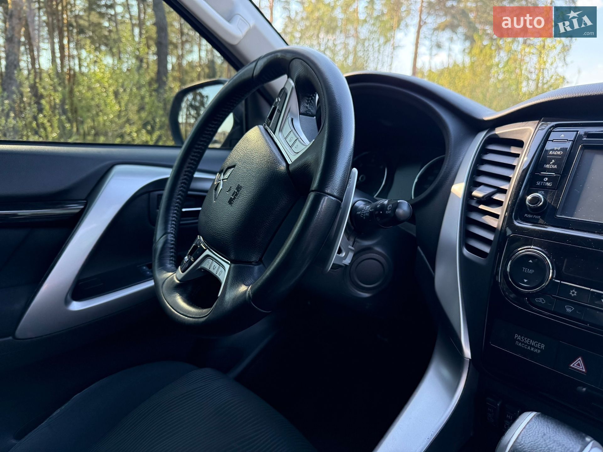 Mitsubishi Pajero Sport 2017 VIN MMCGUKS10HHZ02849 фото оголошення 5 з 33