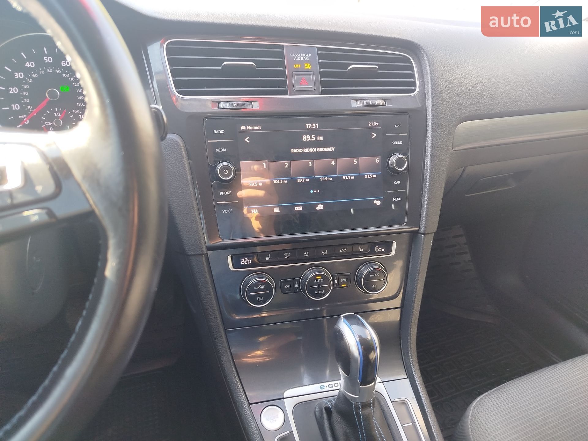 Volkswagen e-Golf 2017 VIN WVWKR7AU2HW953617 фото оголошення 2 з 8