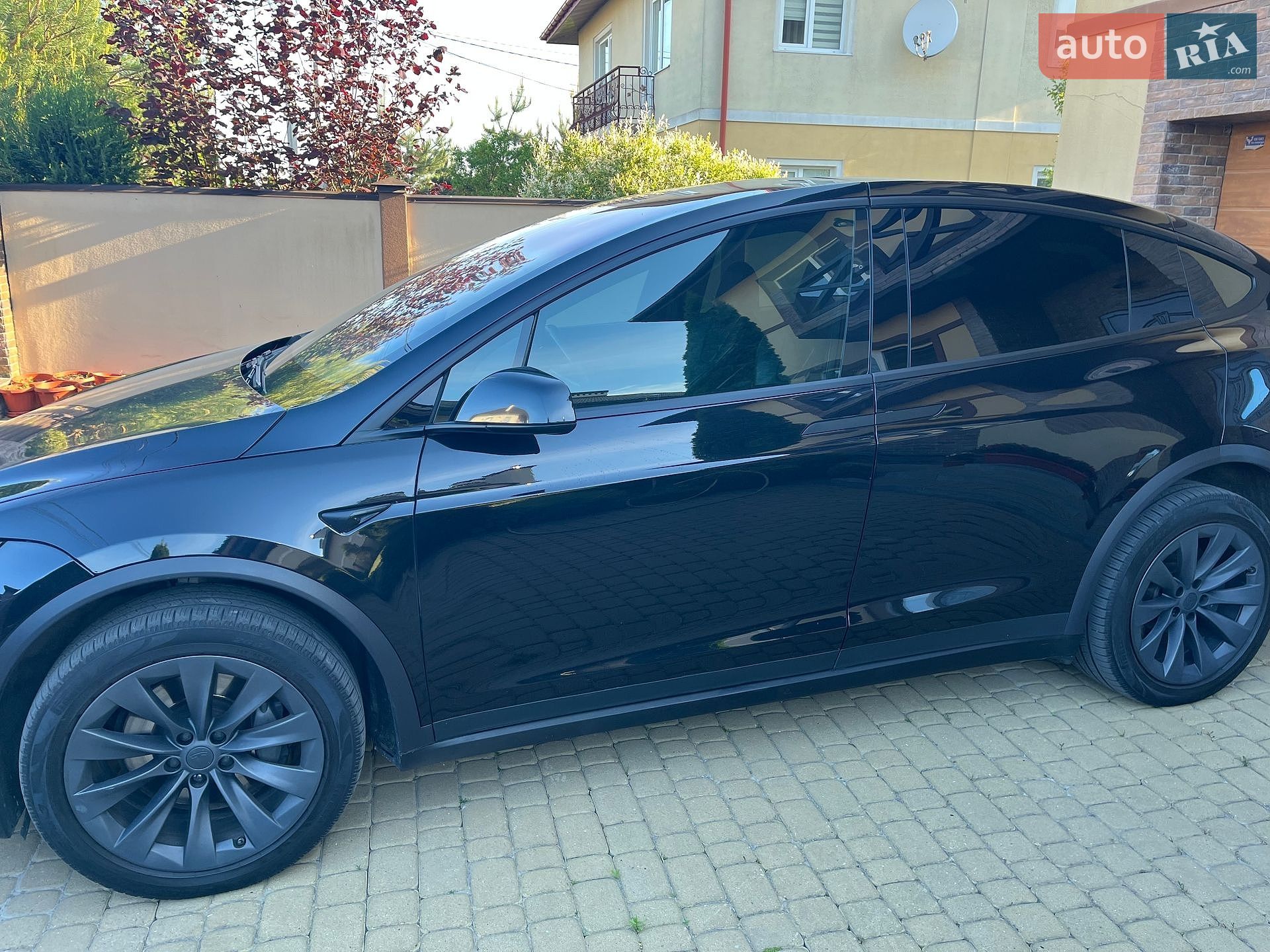 Tesla Model X 2017 VIN 5YJXCBE22HF055641 фото оголошення 3 з 28