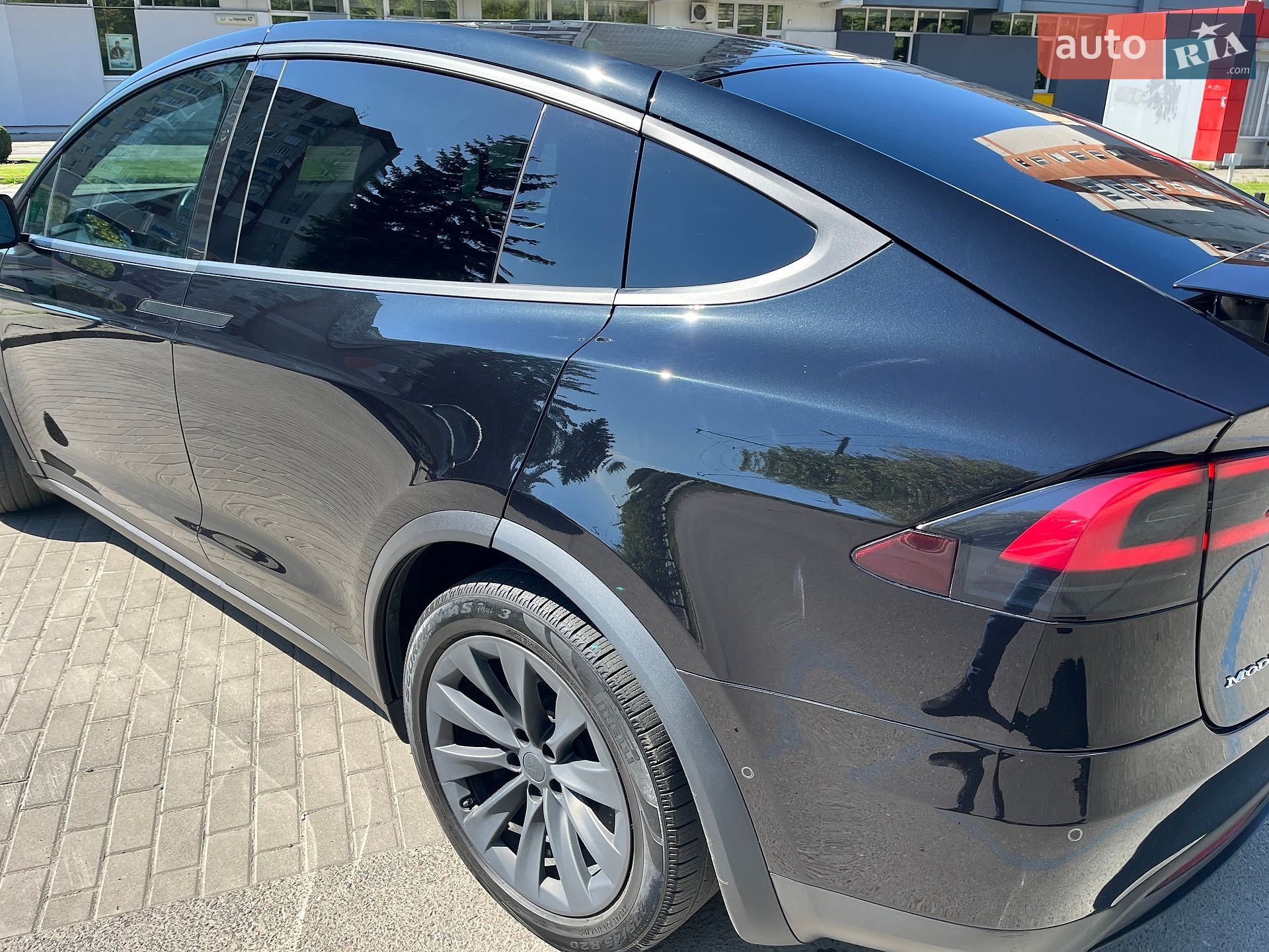 Tesla Model X 2017 VIN 5YJXCBE22HF055641 фото оголошення 4 з 28