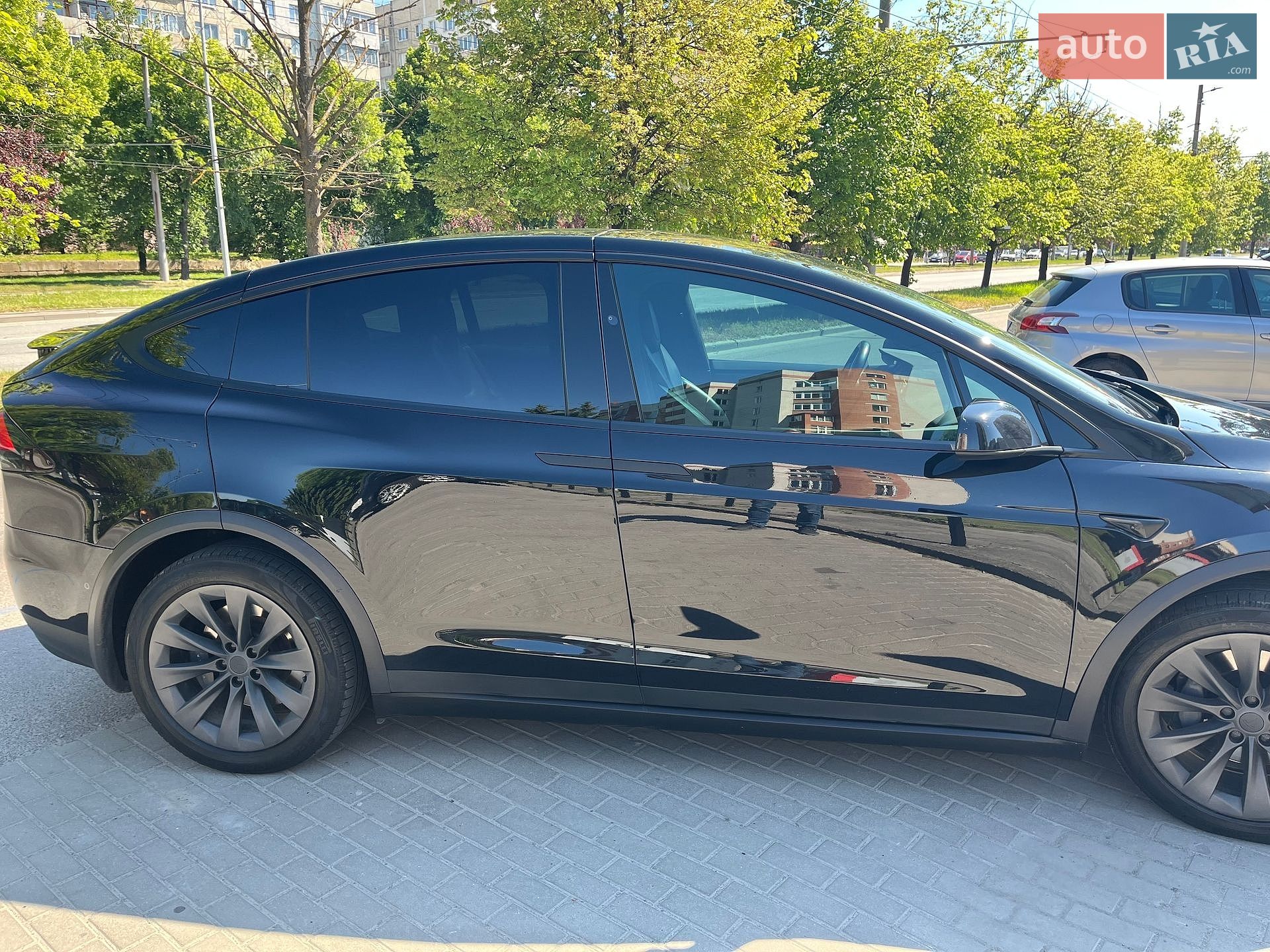 Tesla Model X 2017 VIN 5YJXCBE22HF055641 фото оголошення 6 з 28