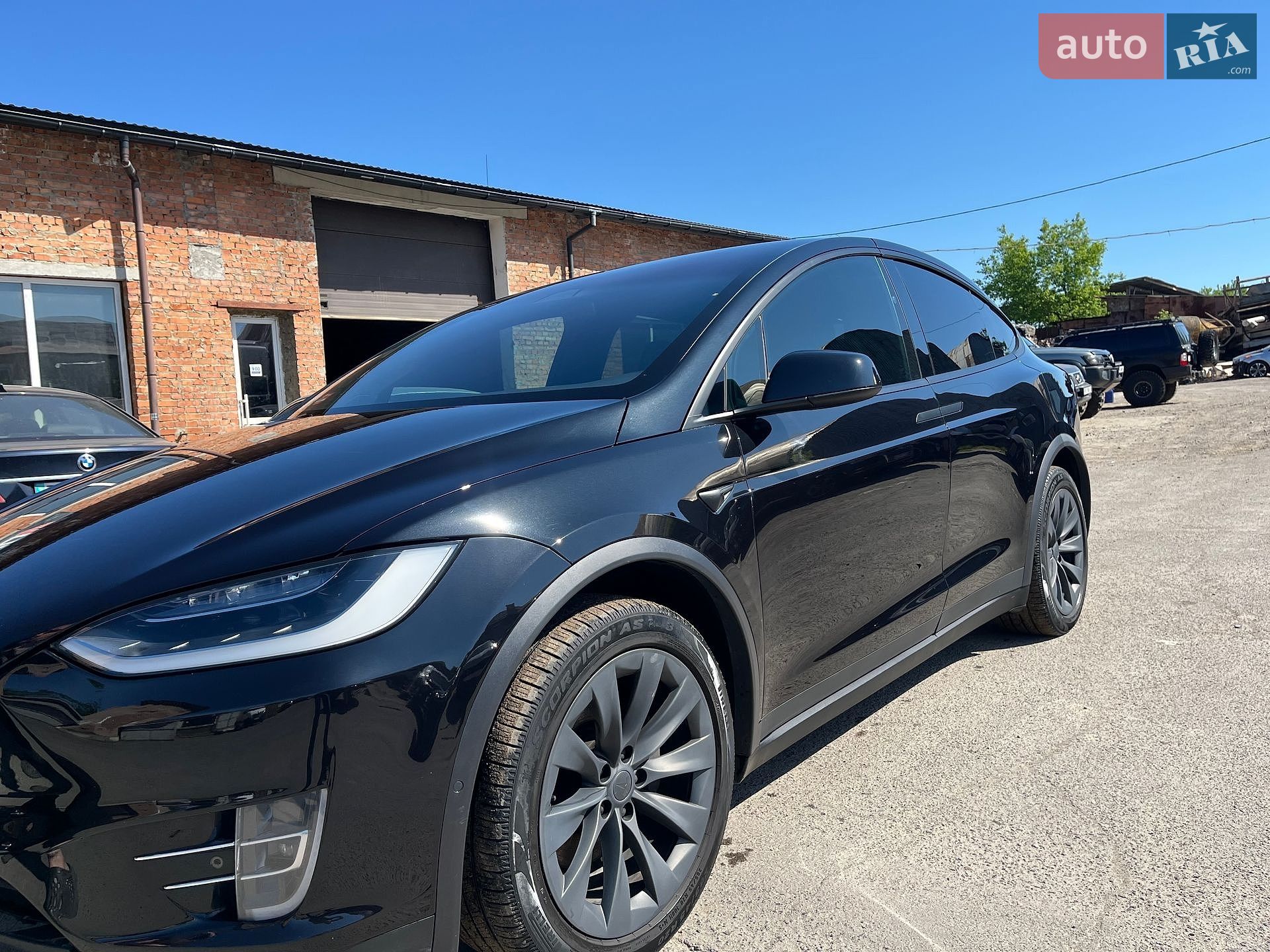 Tesla Model X 2017 VIN 5YJXCBE22HF055641 фото оголошення 10 з 28