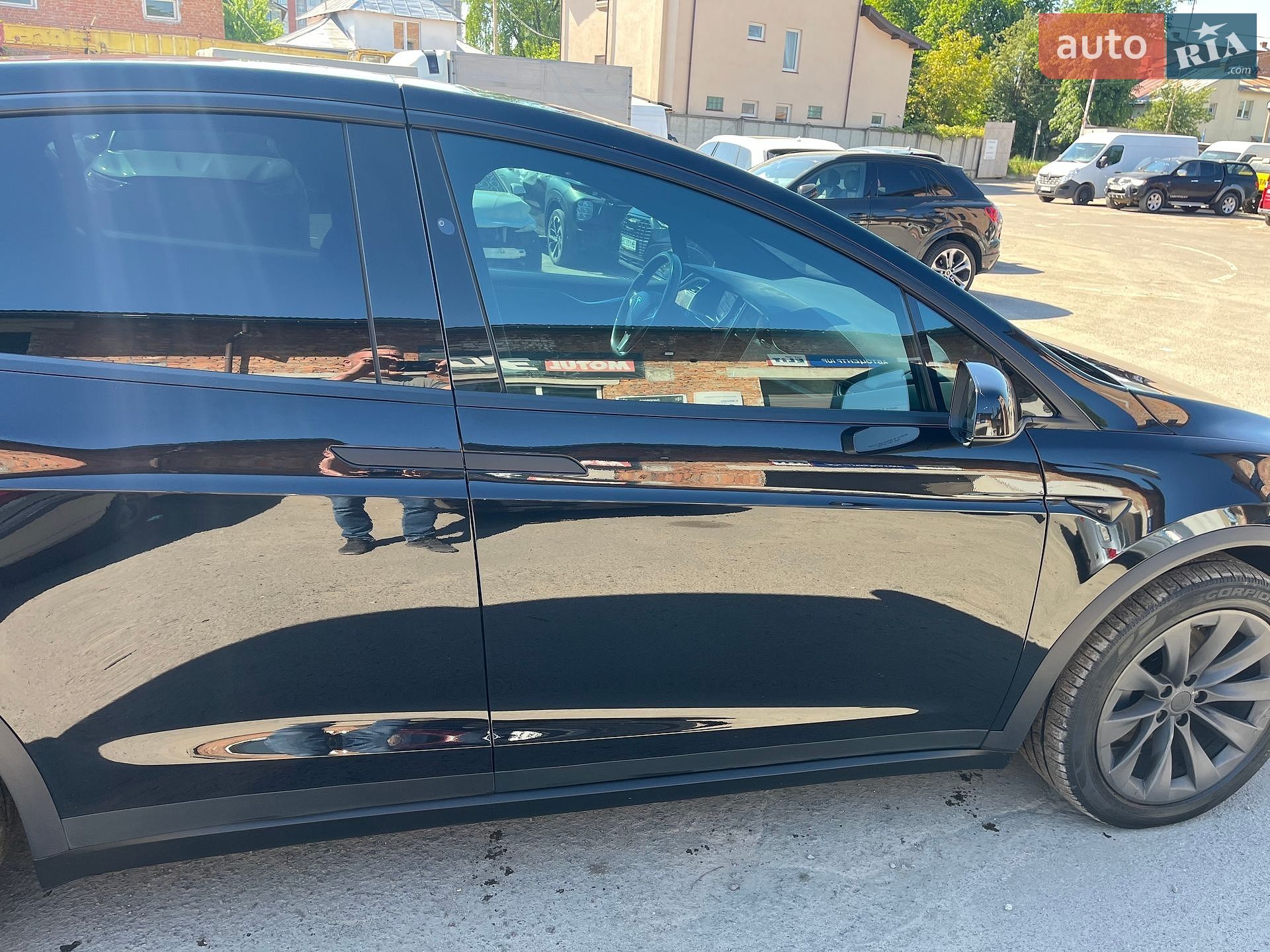 Tesla Model X 2017 VIN 5YJXCBE22HF055641 фото оголошення 12 з 28