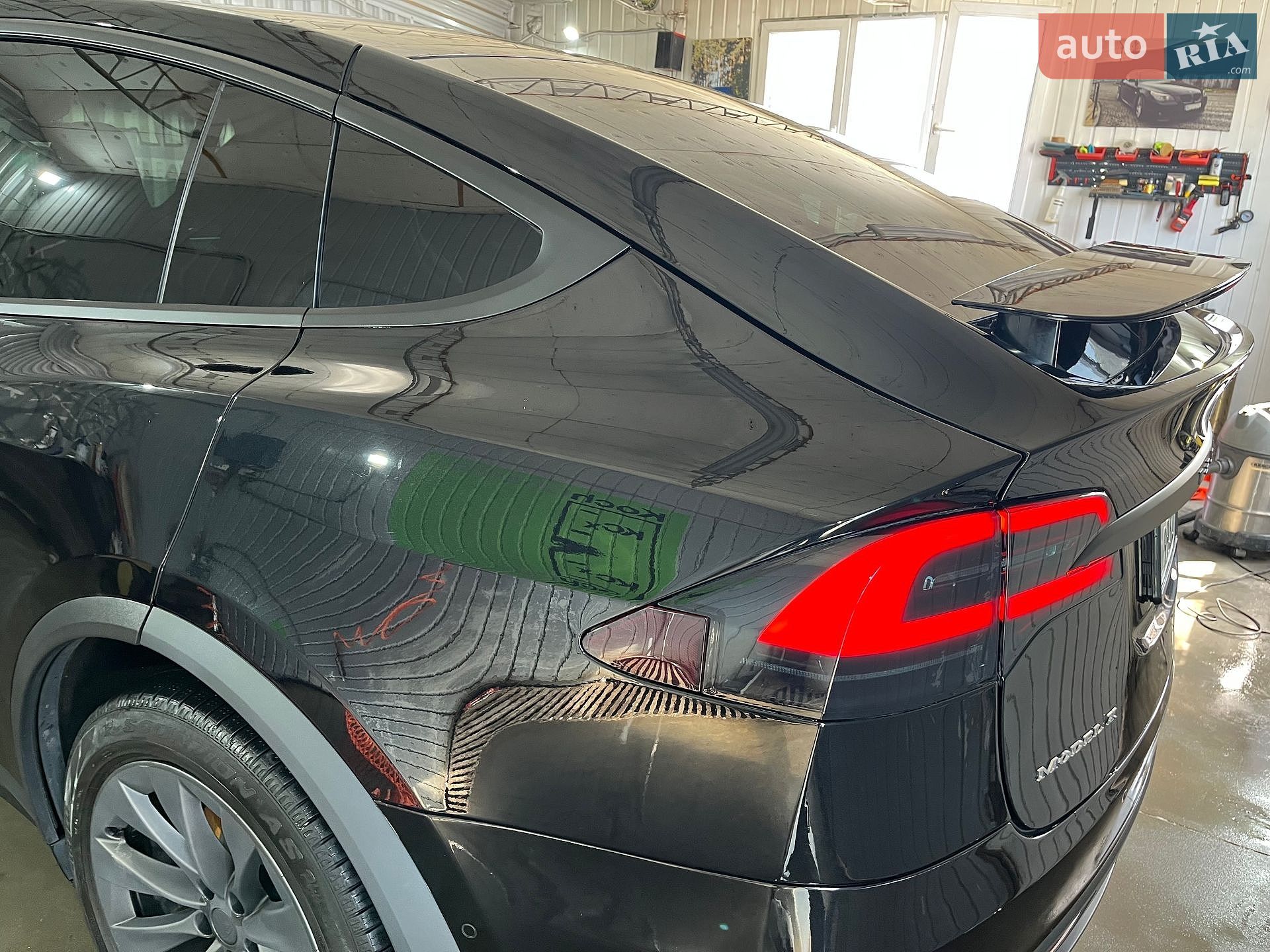 Tesla Model X 2017 VIN 5YJXCBE22HF055641 фото оголошення 17 з 28