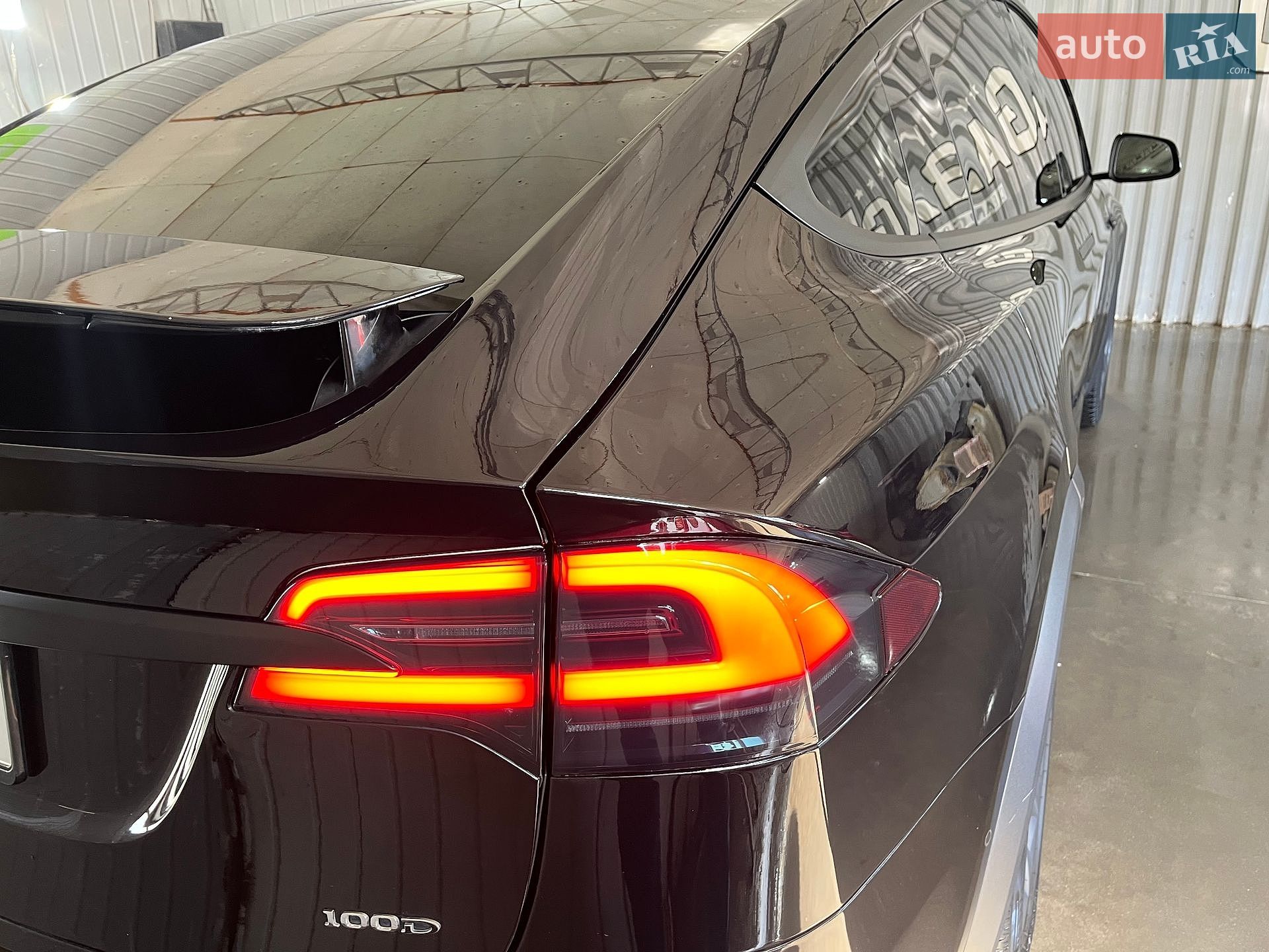 Tesla Model X 2017 VIN 5YJXCBE22HF055641 фото оголошення 18 з 28