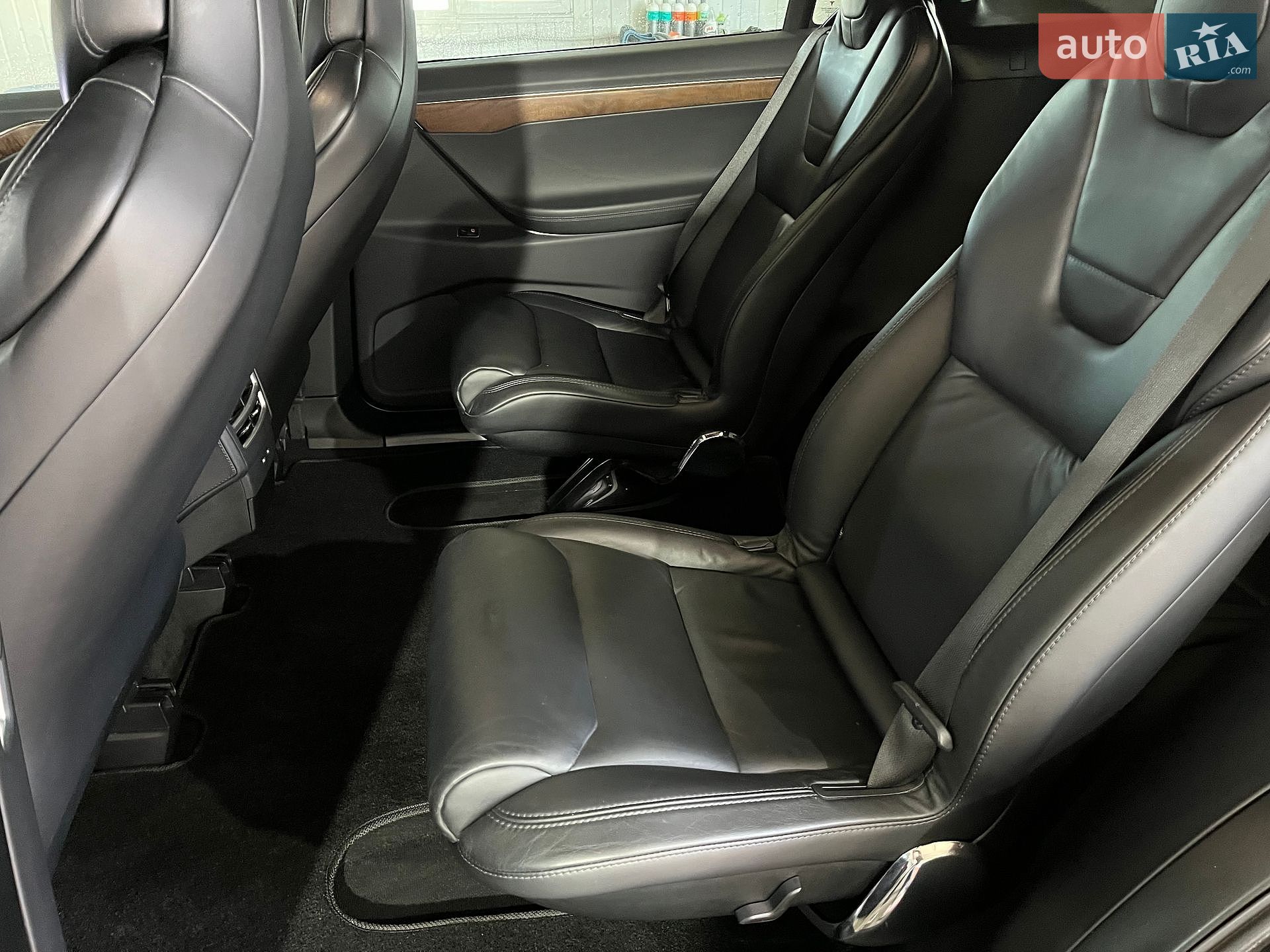 Tesla Model X 2017 VIN 5YJXCBE22HF055641 фото оголошення 25 з 28
