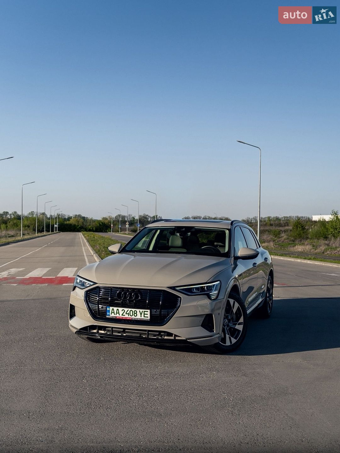 Audi e-tron 2021 VIN WA1AAAGEXMB037098 фото оголошення 2 з 17