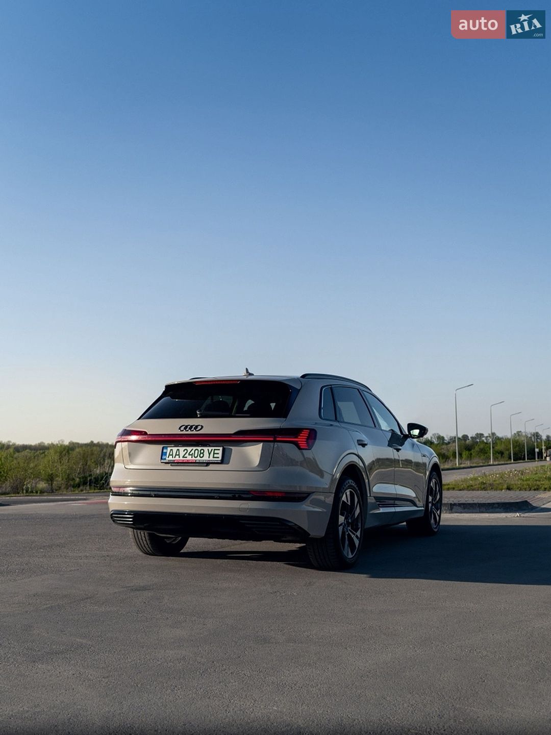 Audi e-tron 2021 VIN WA1AAAGEXMB037098 фото оголошення 8 з 17