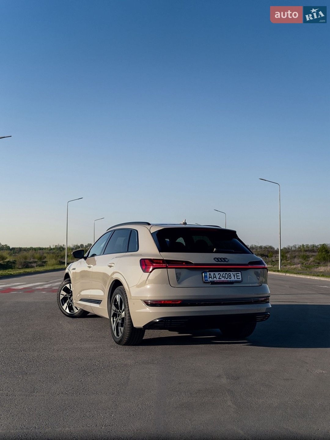 Audi e-tron 2021 VIN WA1AAAGEXMB037098 фото оголошення 9 з 17