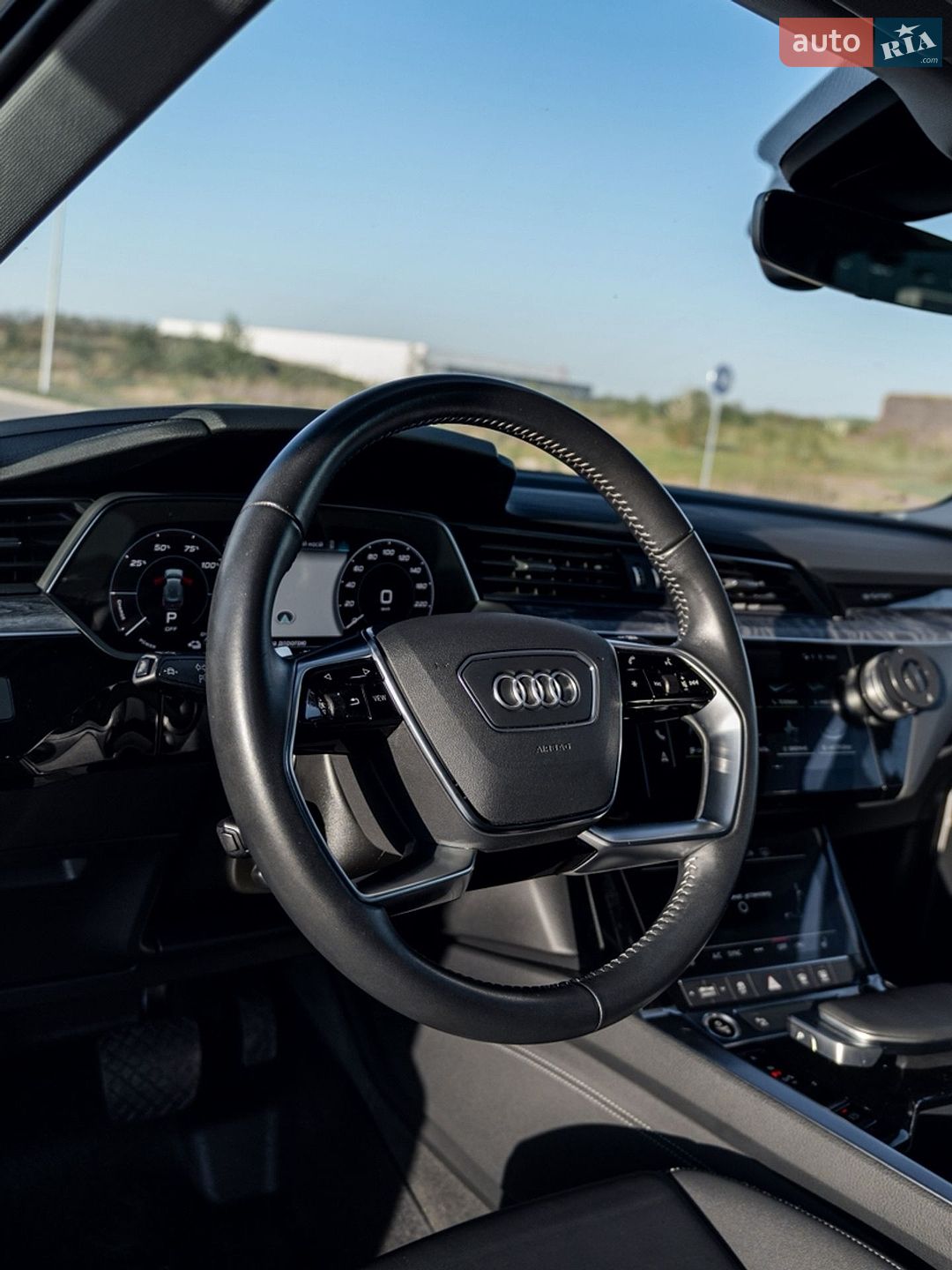 Audi e-tron 2021 VIN WA1AAAGEXMB037098 фото оголошення 12 з 17