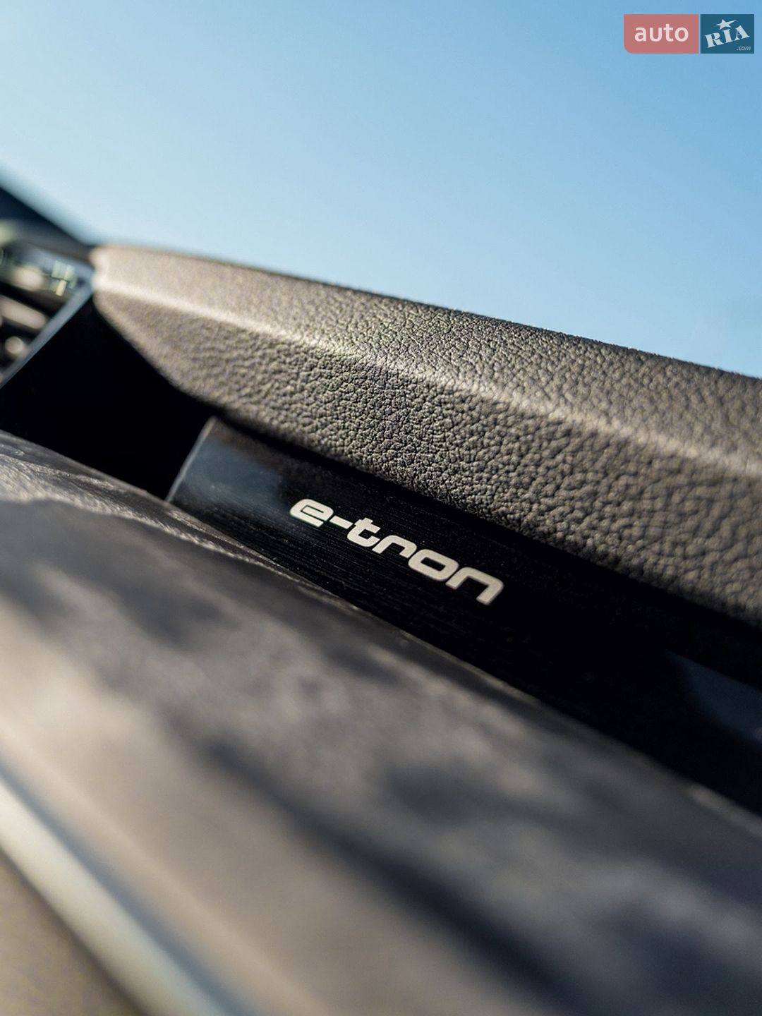 Audi e-tron 2021 VIN WA1AAAGEXMB037098 фото оголошення 16 з 17