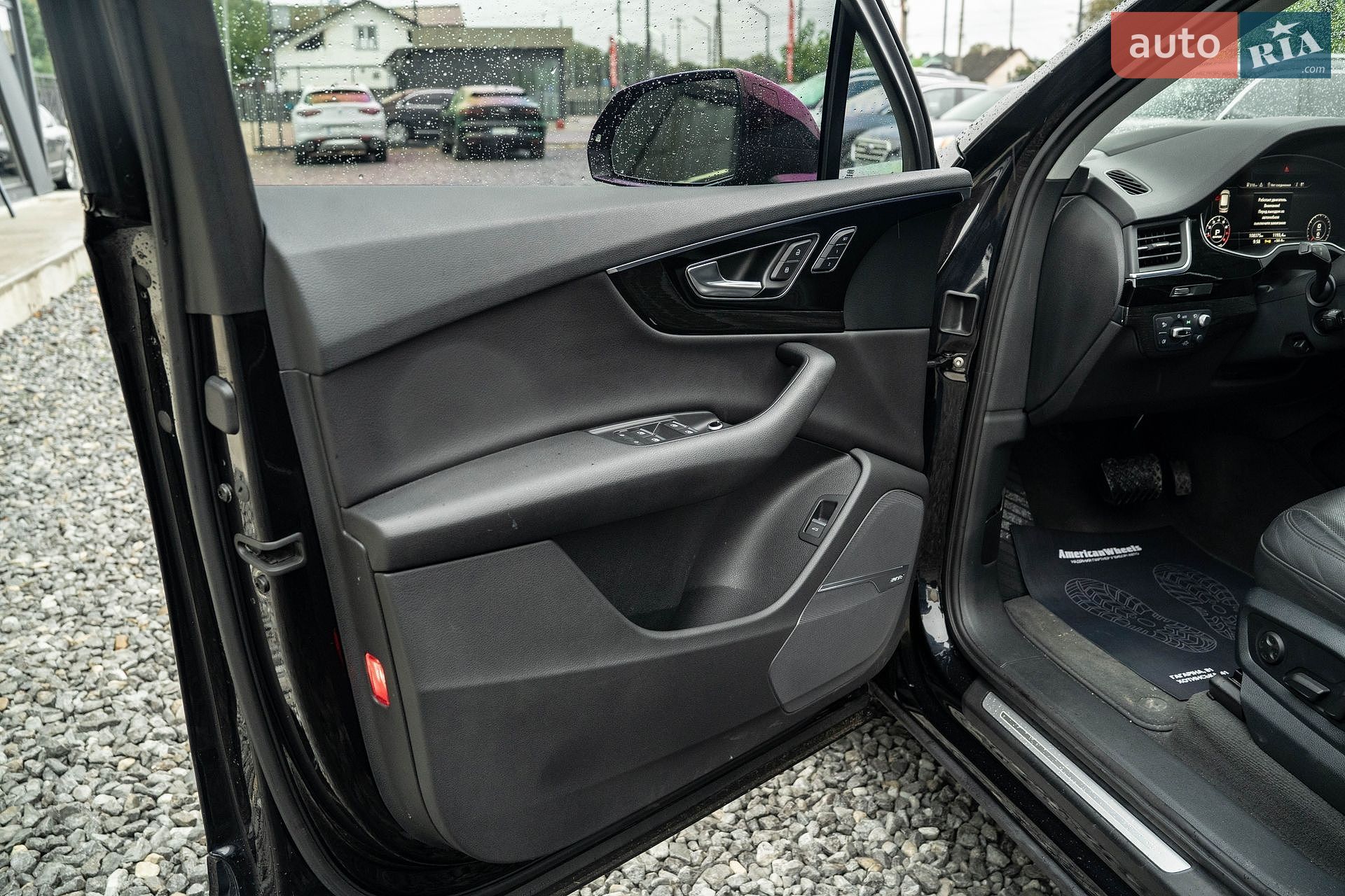 Audi Q7 2017 VIN WA1VAAF73HD000313 фото оголошення 2 з 36
