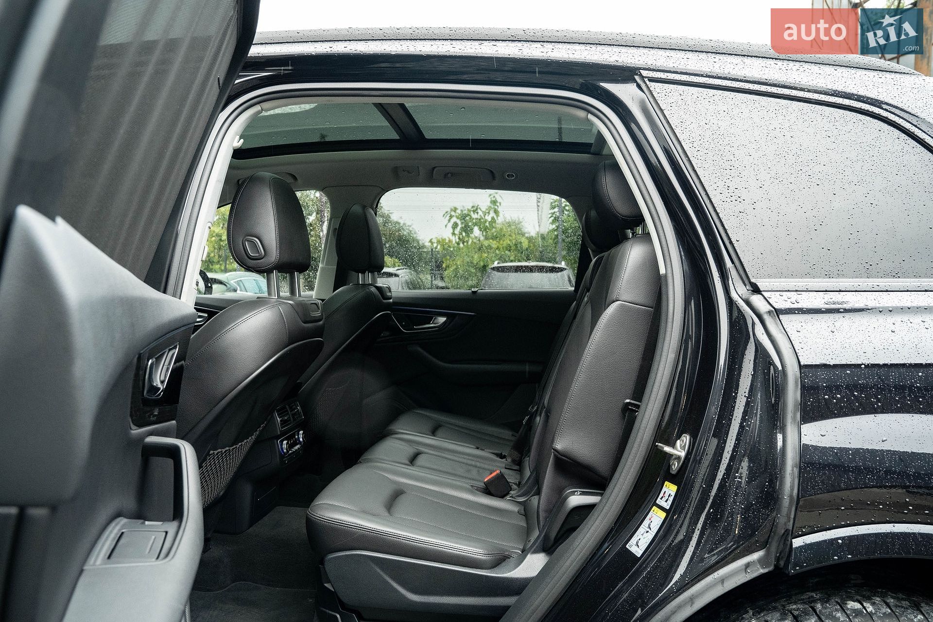 Audi Q7 2017 VIN WA1VAAF73HD000313 фото оголошення 10 з 36