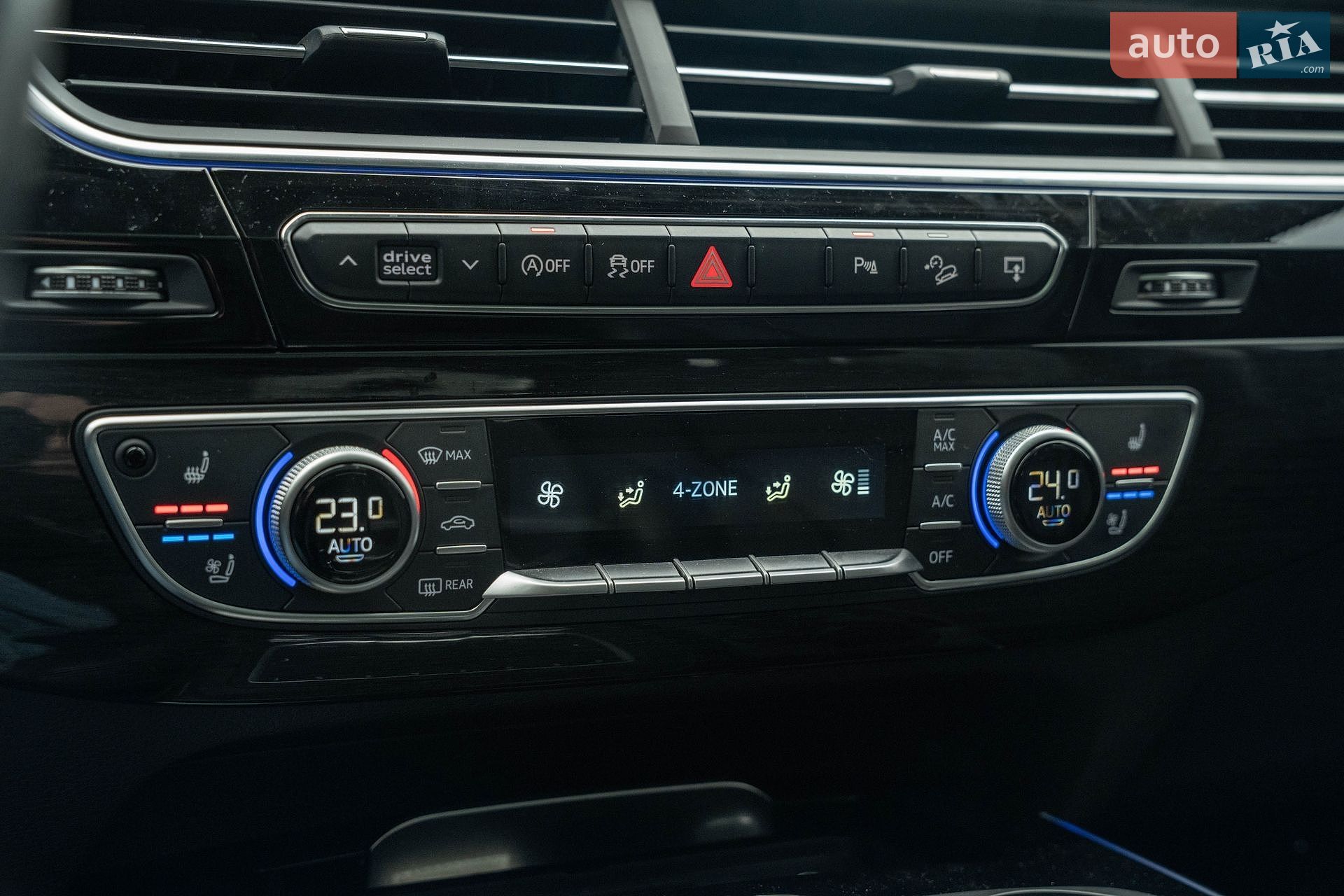 Audi Q7 2017 VIN WA1VAAF73HD000313 фото оголошення 14 з 36