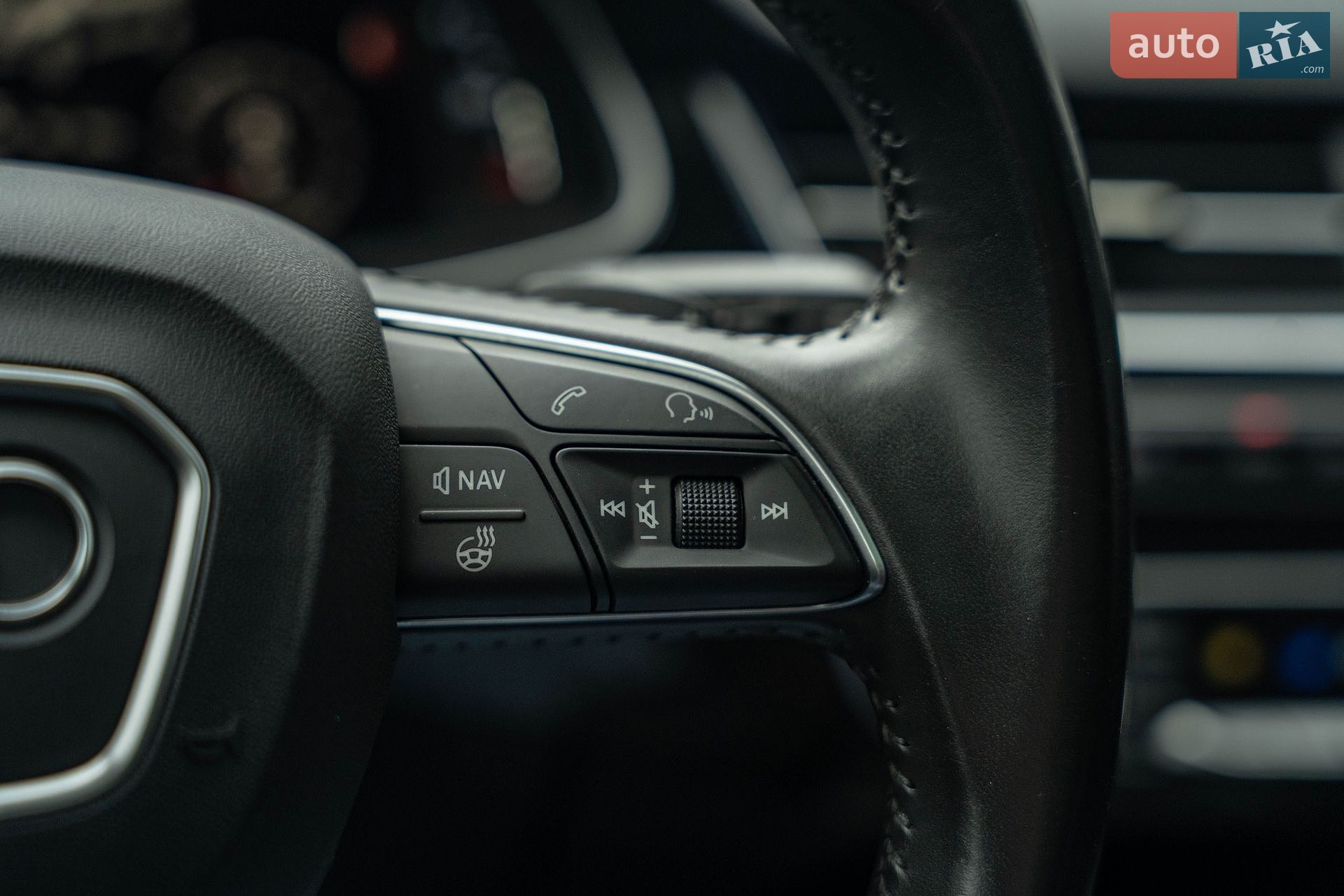 Audi Q7 2017 VIN WA1VAAF73HD000313 фото оголошення 18 з 36