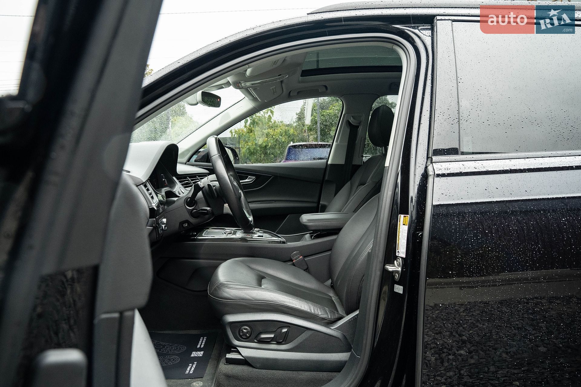 Audi Q7 2017 VIN WA1VAAF73HD000313 фото оголошення 31 з 36