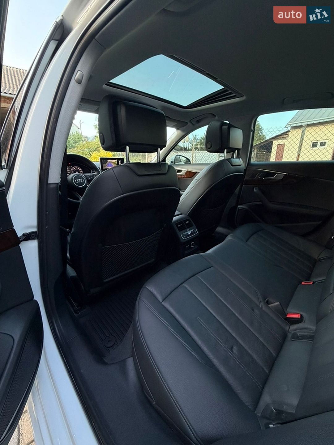 Audi A4 2019 VIN WAUENAF42KA095582 фото оголошення 25 з 28