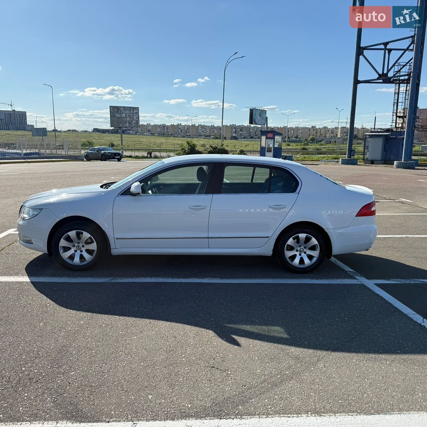 Skoda Superb 2010 VIN TMBAB43T4BB300238 фото оголошення 3 з 11
