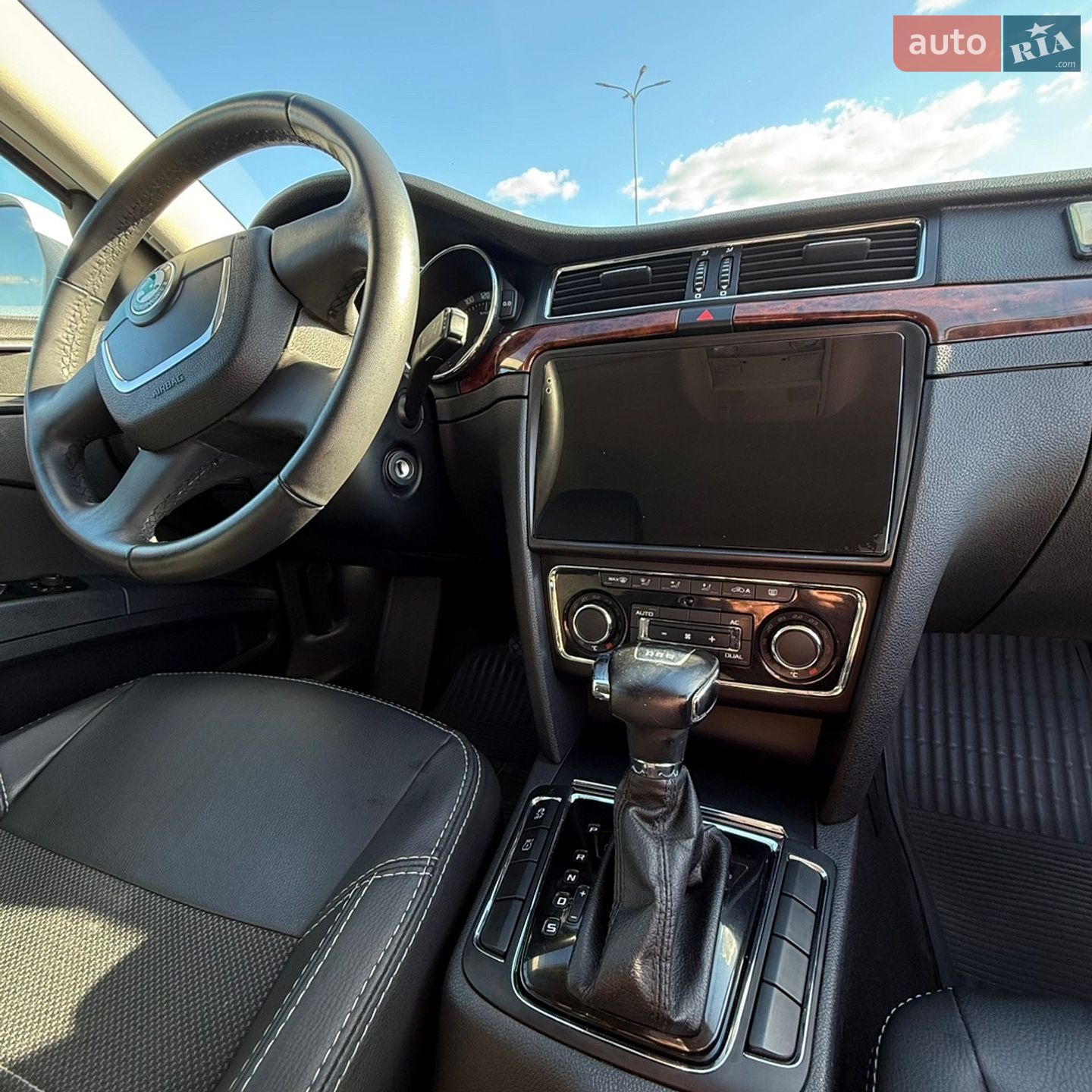 Skoda Superb 2010 VIN TMBAB43T4BB300238 фото оголошення 2 з 11