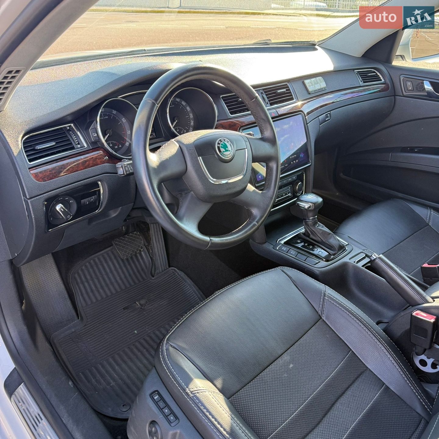 Skoda Superb 2010 VIN TMBAB43T4BB300238 фото оголошення 4 з 11