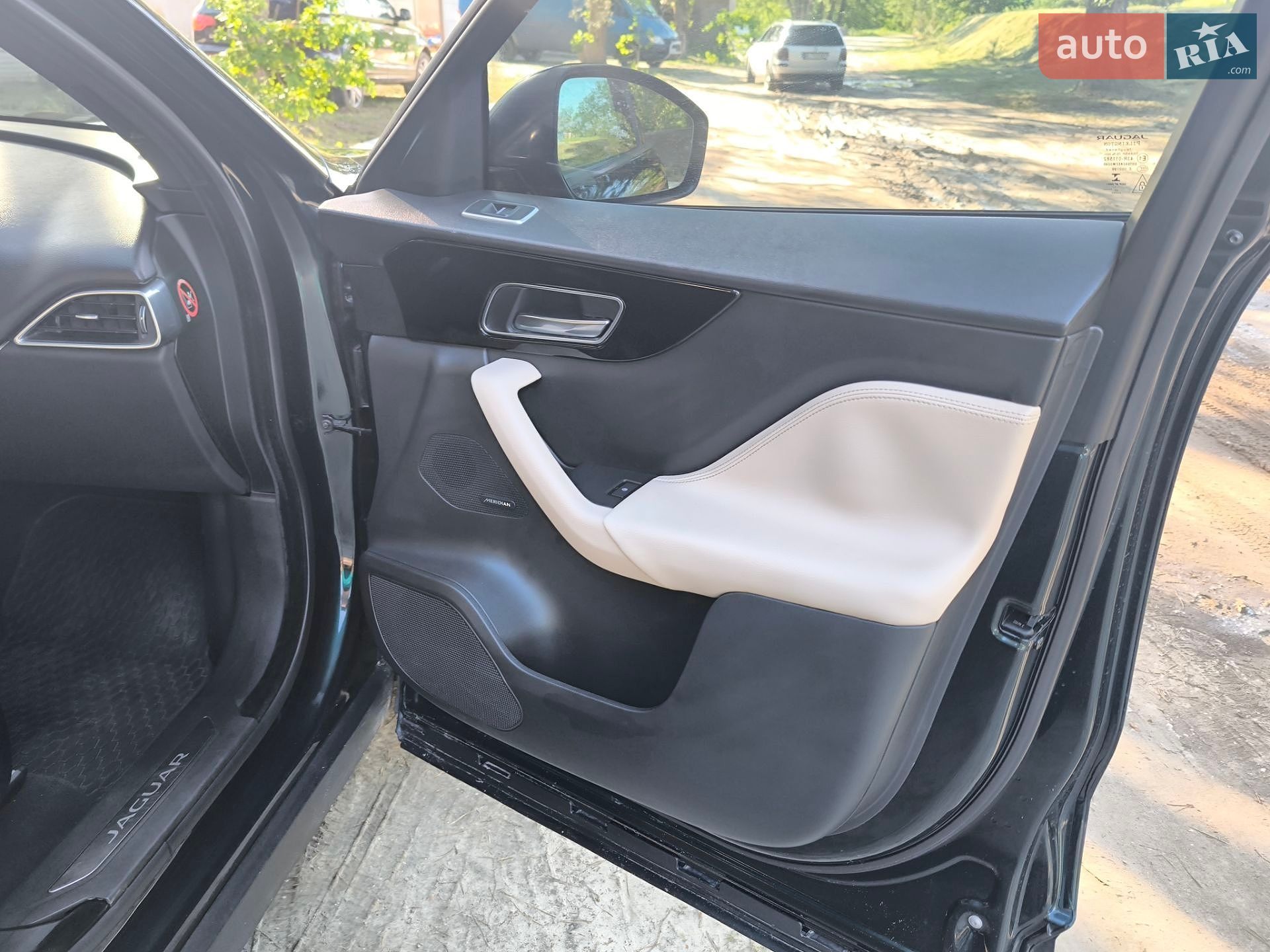 Jaguar F-Pace 2017 VIN SADCJ2FX4JA270956 фото оголошення 18 з 35