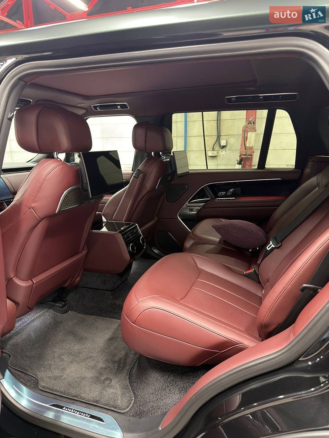 Land Rover Range Rover 2024 VIN SALKABB98RA244850 фото оголошення 10 з 24