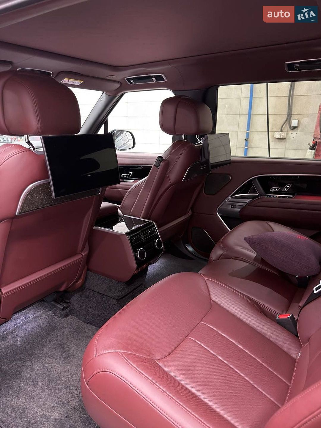 Land Rover Range Rover 2024 VIN SALKABB98RA244850 фото оголошення 12 з 24