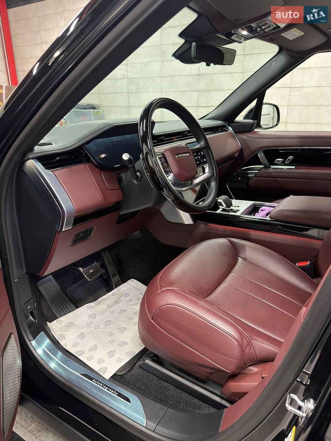 Land Rover Range Rover 2024 VIN SALKABB98RA244850 фото оголошення 23 з 24