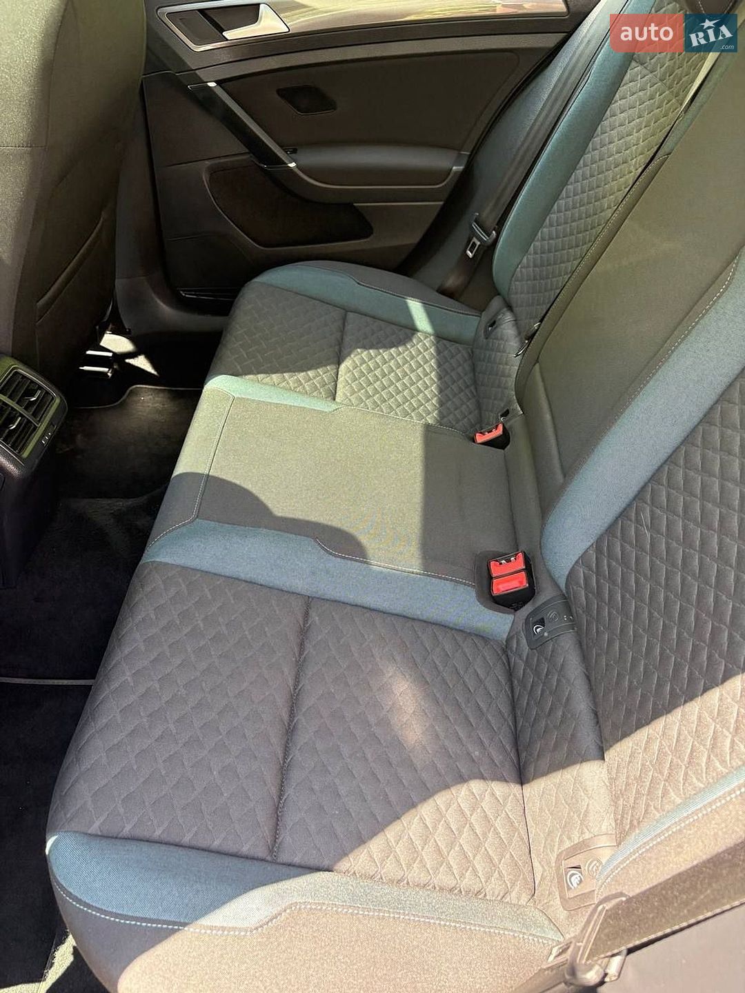 Volkswagen Golf 2019 VIN WVWZZZAUZLP514772 фото оголошення 12 з 21