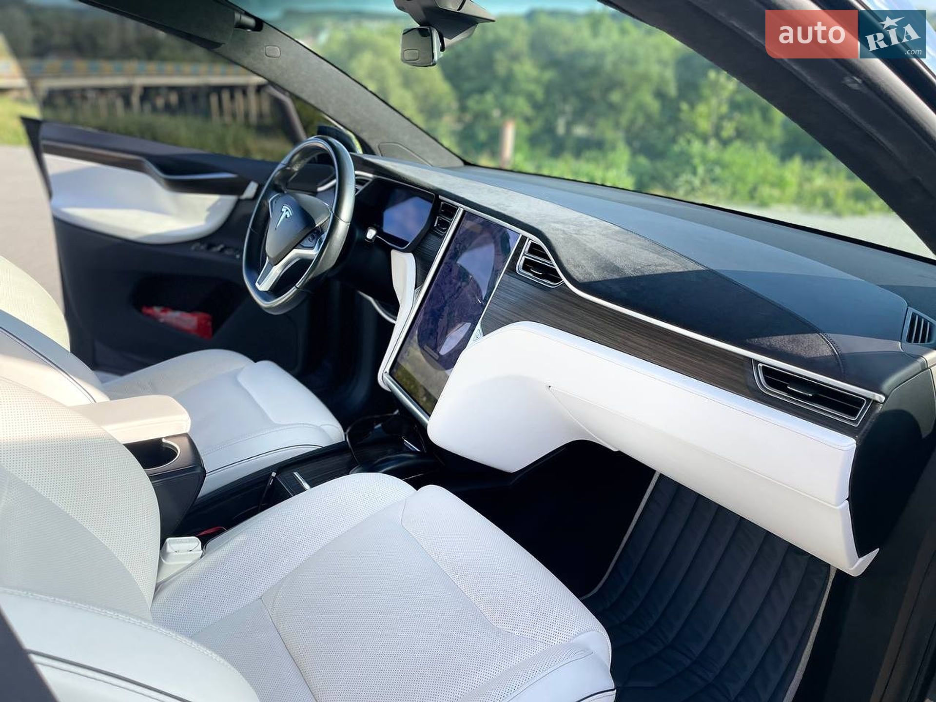 Tesla Model X 2016 VIN 5YJXCAE45GF001468 фото оголошення 10 з 24
