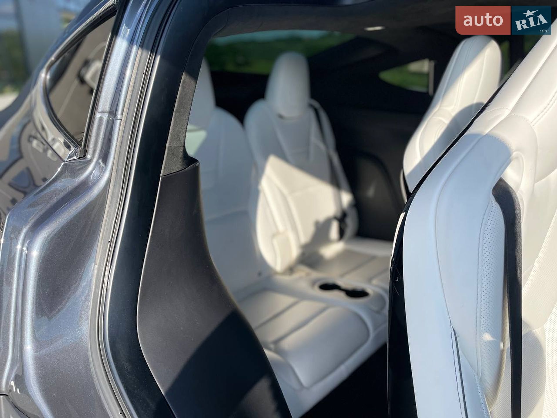 Tesla Model X 2016 VIN 5YJXCAE45GF001468 фото оголошення 13 з 24