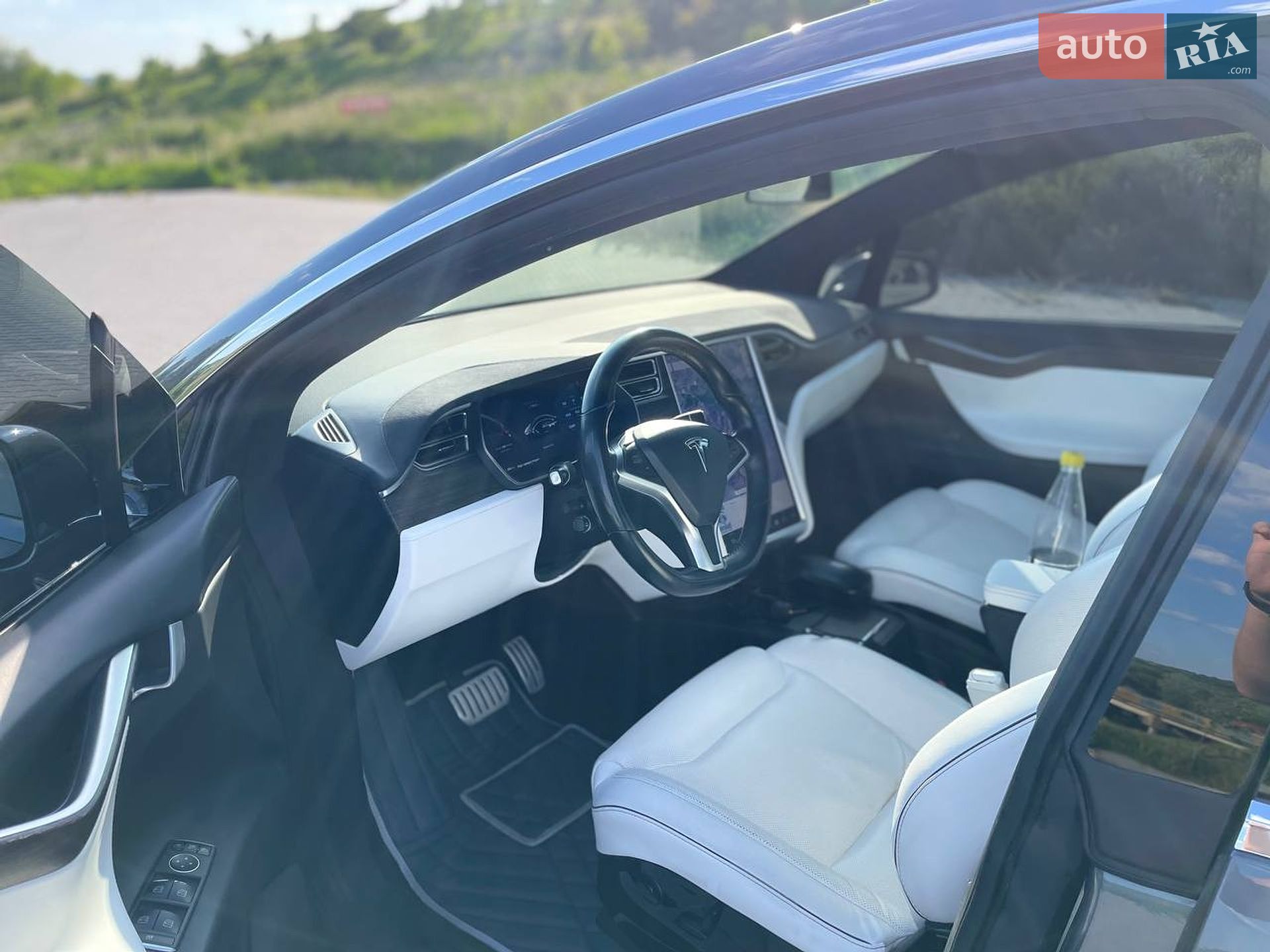 Tesla Model X 2016 VIN 5YJXCAE45GF001468 фото оголошення 9 з 24