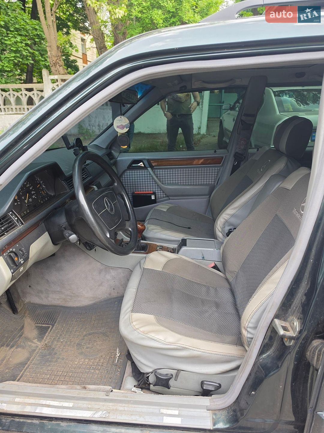 Mercedes-Benz E-Class 1985 VIN WDB1241801F021995 фото оголошення 12 з 13
