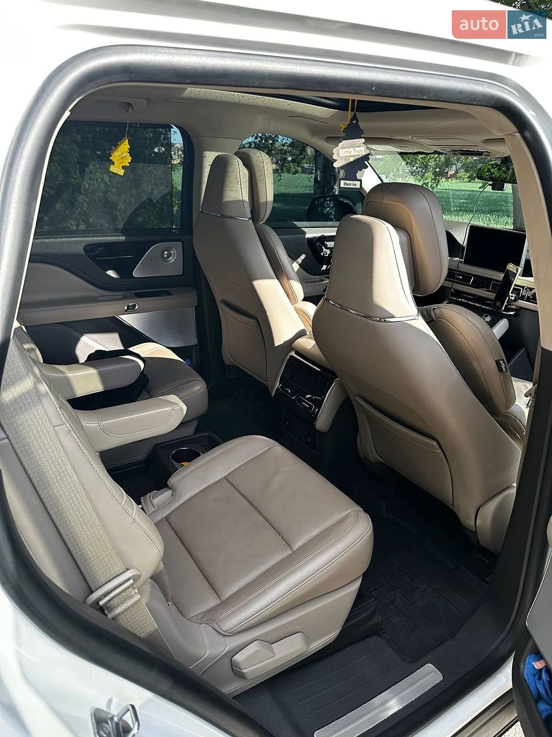 Lincoln Aviator 2021 VIN 5LM5J7XC6MGL18545 фото оголошення 8 з 13