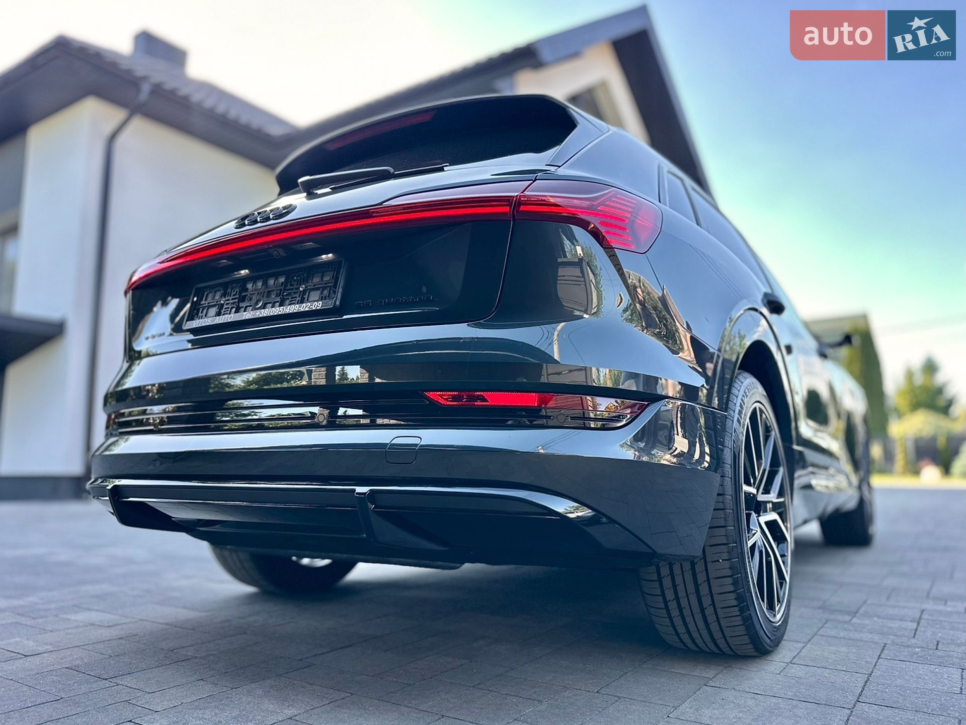 Audi e-tron 2020 VIN WAUZZZGE4LB023984 фото оголошення 8 з 102