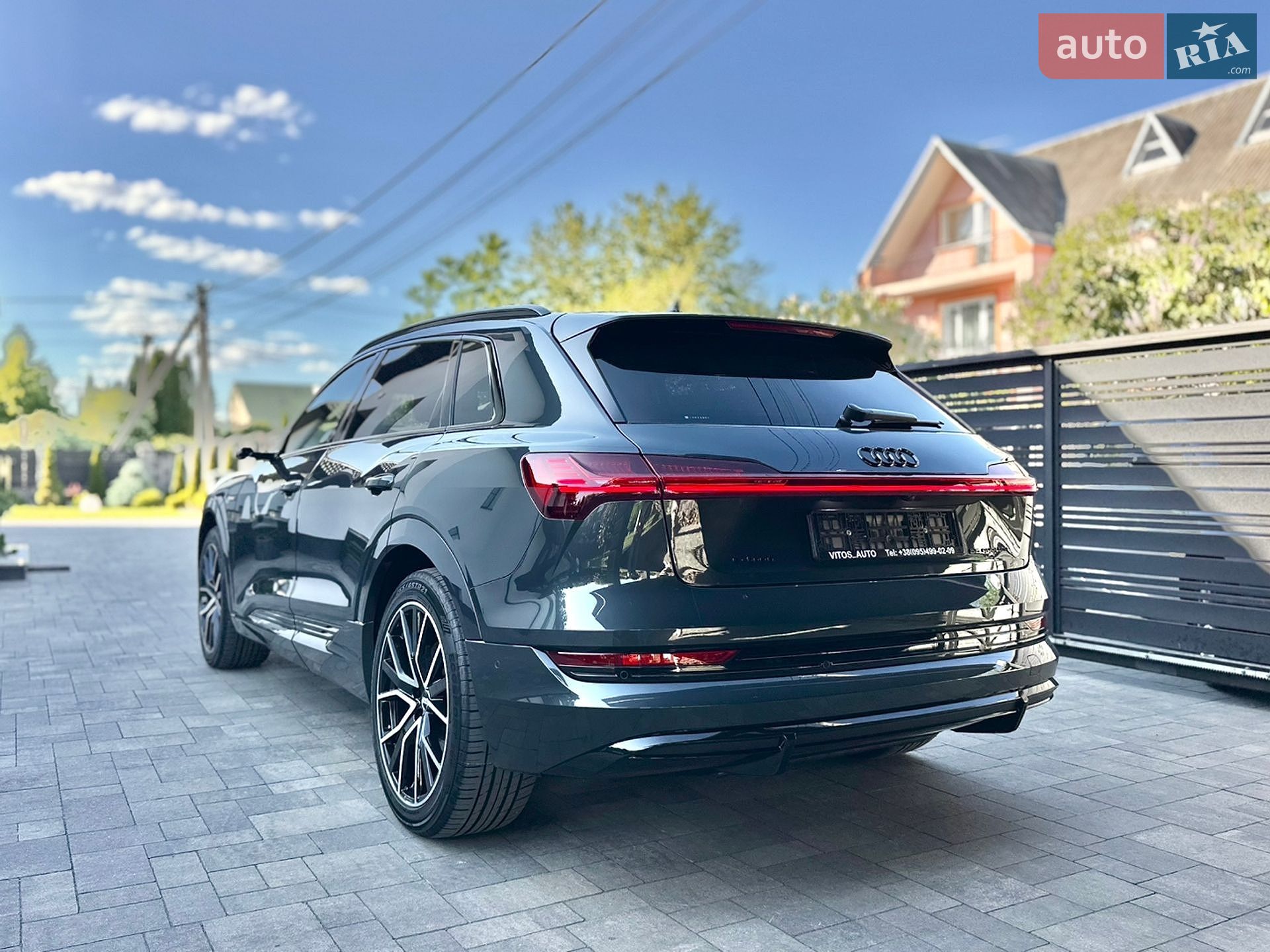 Audi e-tron 2020 VIN WAUZZZGE4LB023984 фото оголошення 12 з 102