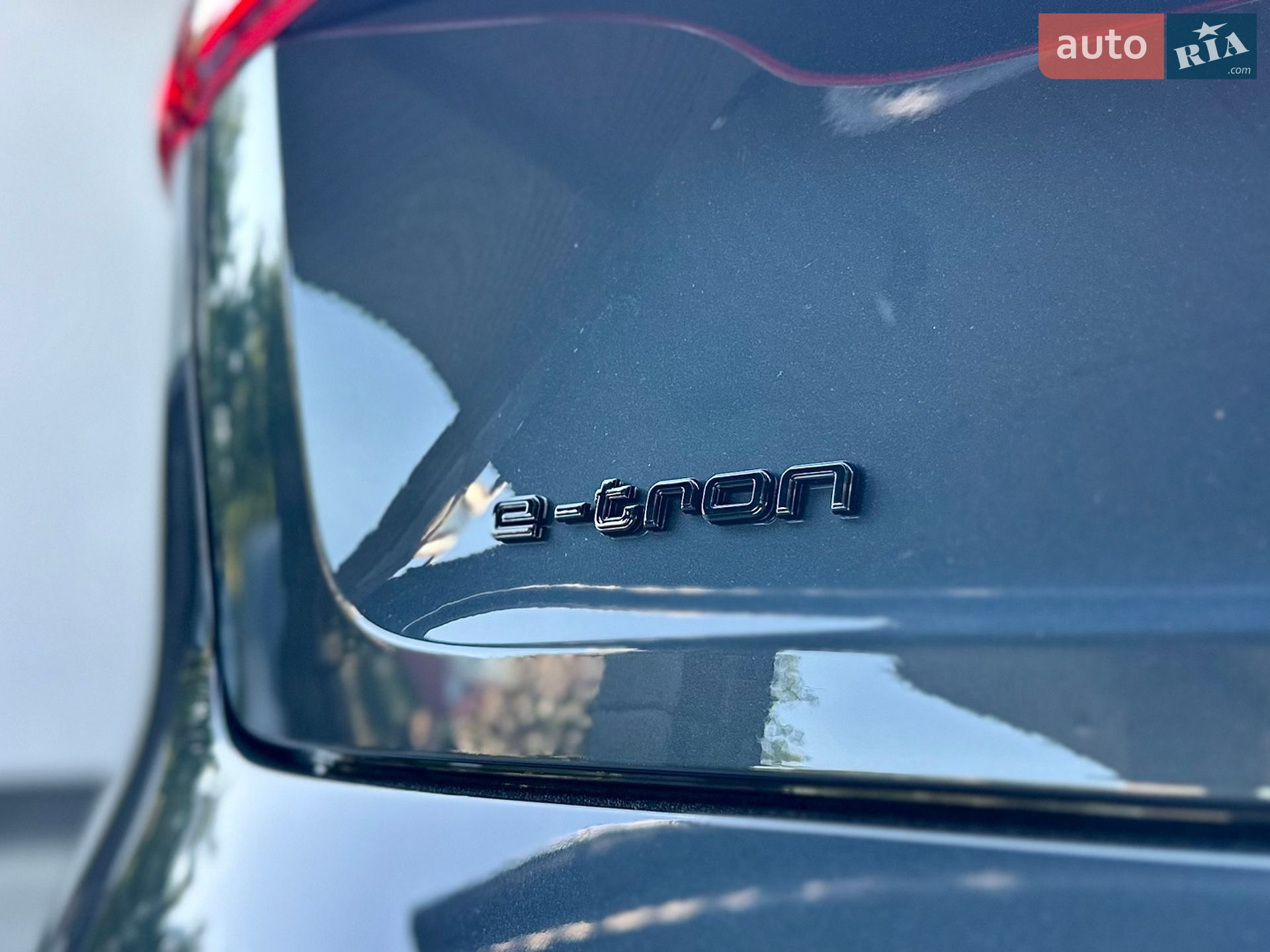 Audi e-tron 2020 VIN WAUZZZGE4LB023984 фото оголошення 10 з 102