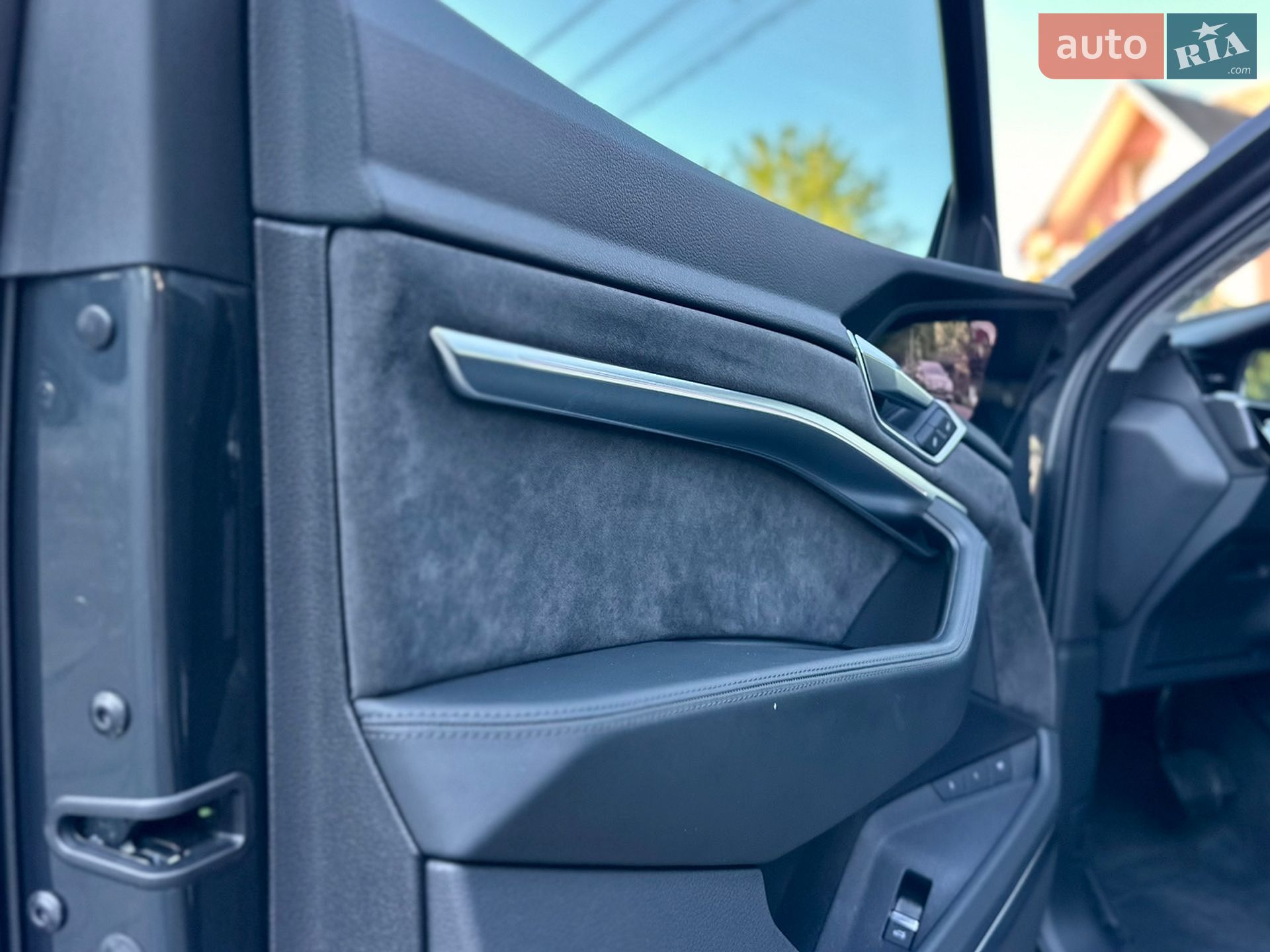 Audi e-tron 2020 VIN WAUZZZGE4LB023984 фото оголошення 44 з 102