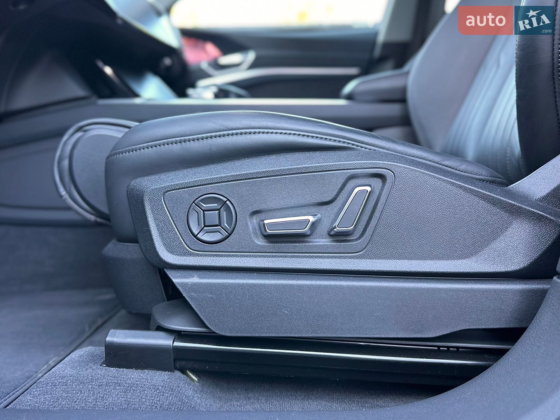 Audi e-tron 2020 VIN WAUZZZGE4LB023984 фото оголошення 49 з 102