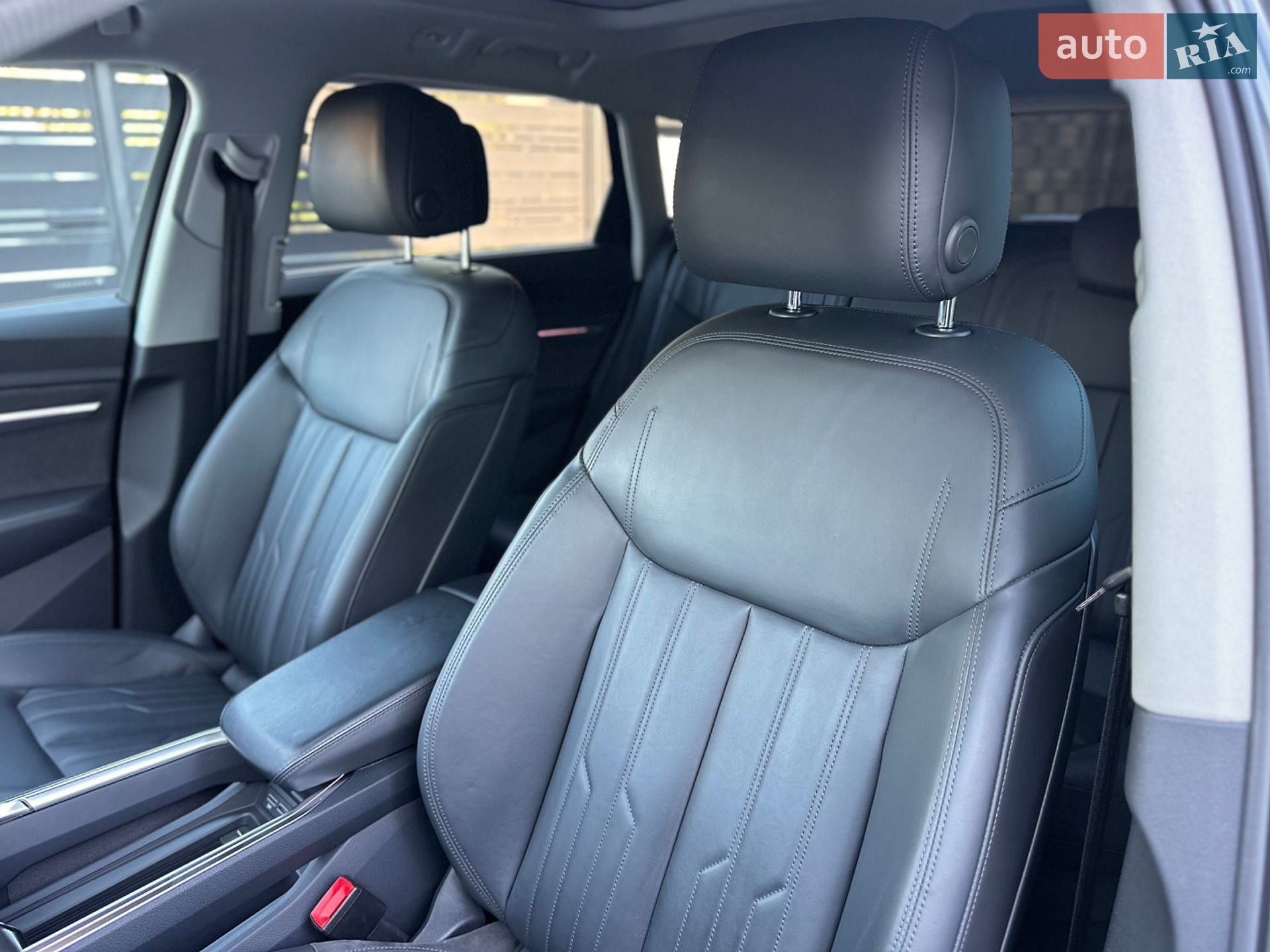 Audi e-tron 2020 VIN WAUZZZGE4LB023984 фото оголошення 50 з 102
