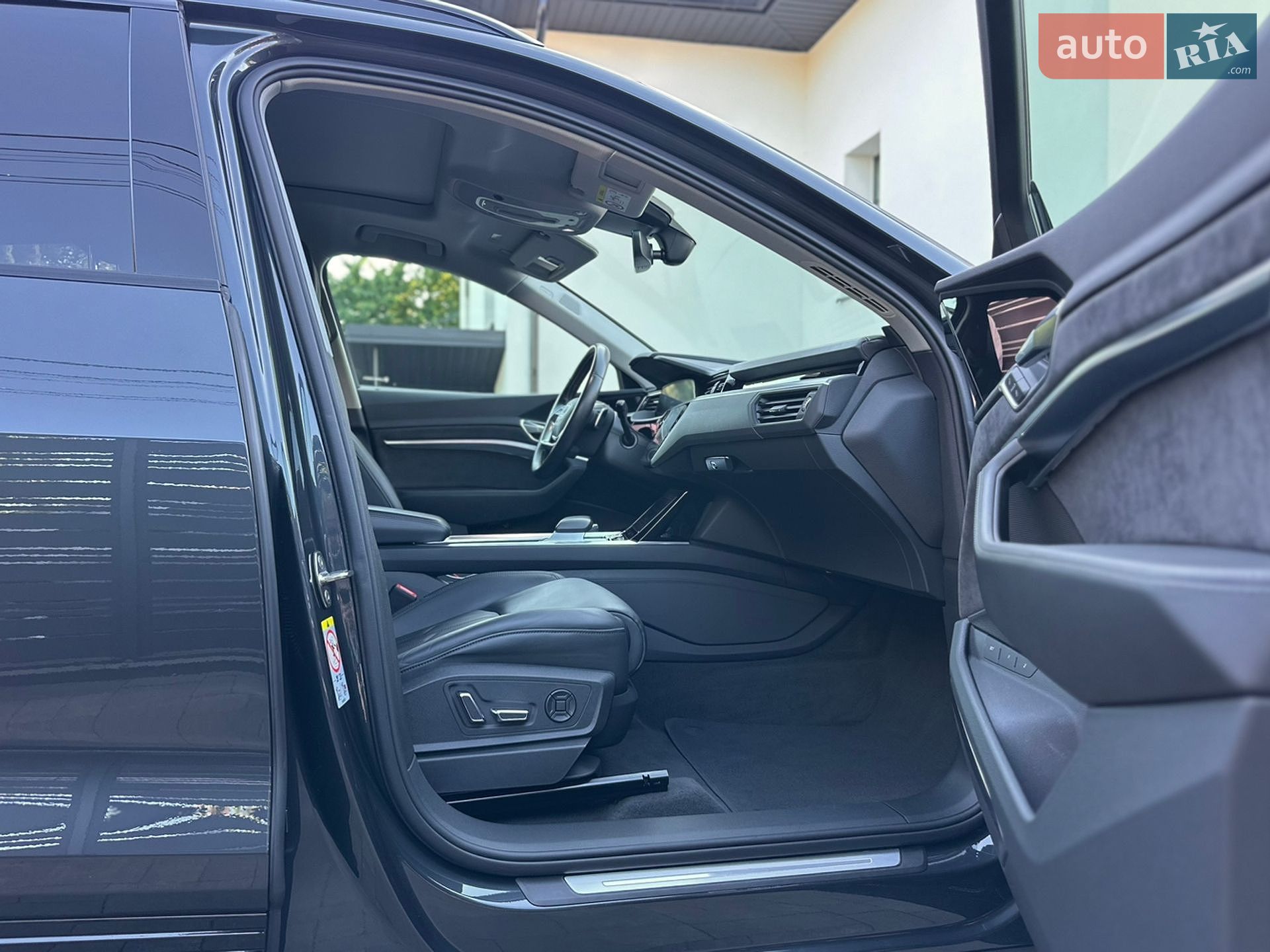 Audi e-tron 2020 VIN WAUZZZGE4LB023984 фото оголошення 91 з 102