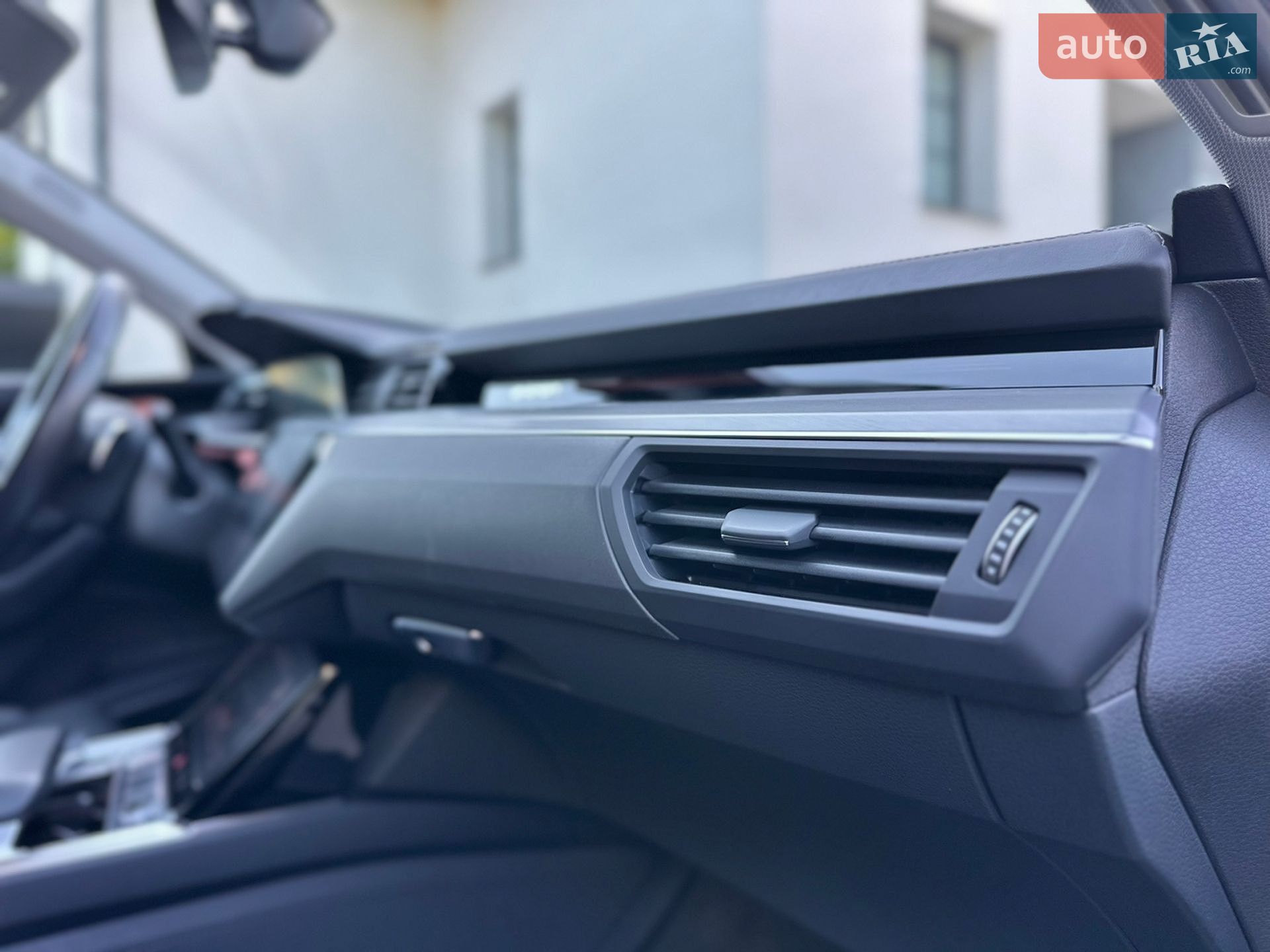 Audi e-tron 2020 VIN WAUZZZGE4LB023984 фото оголошення 96 з 102
