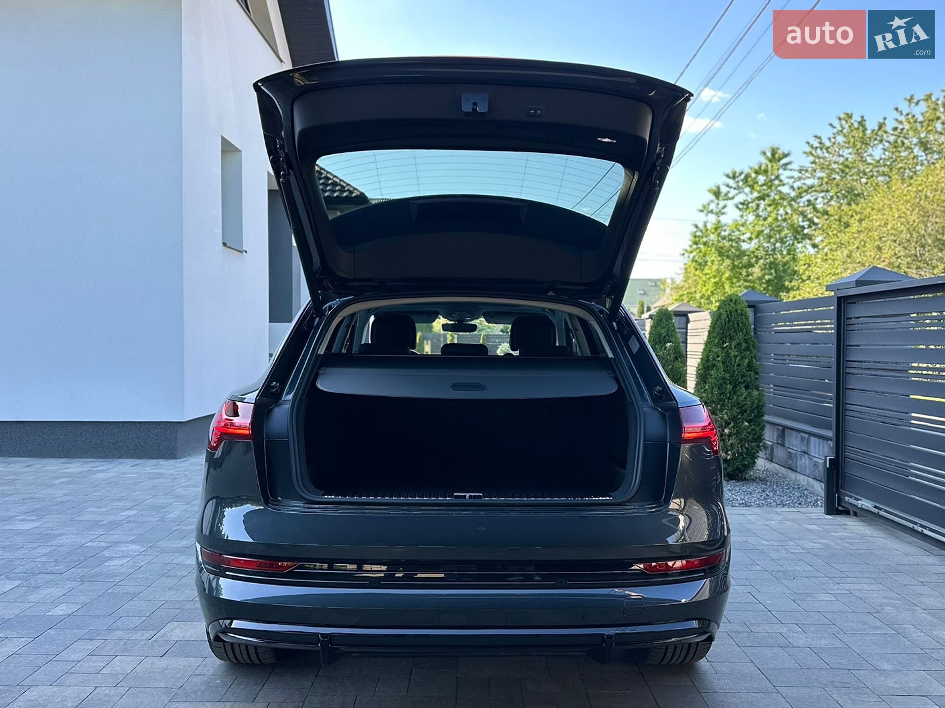 Audi e-tron 2020 VIN WAUZZZGE4LB023984 фото оголошення 100 з 102
