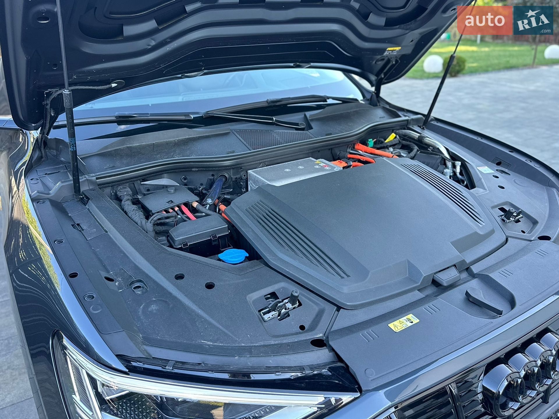Audi e-tron 2020 VIN WAUZZZGE4LB023984 фото оголошення 98 з 102