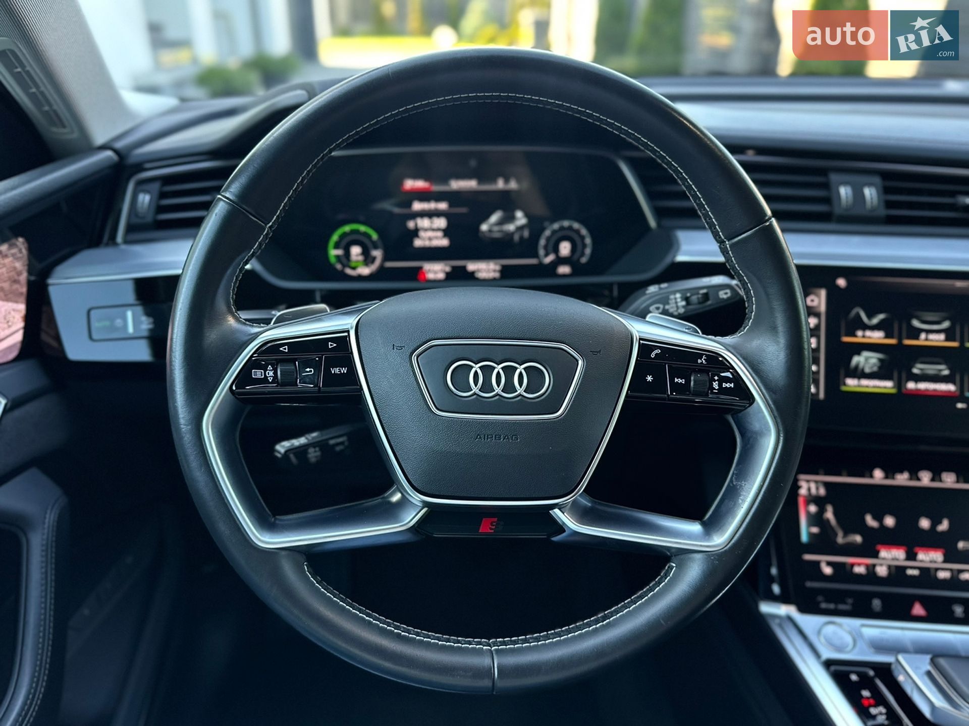 Audi e-tron 2020 VIN WAUZZZGE4LB023984 фото оголошення 56 з 102