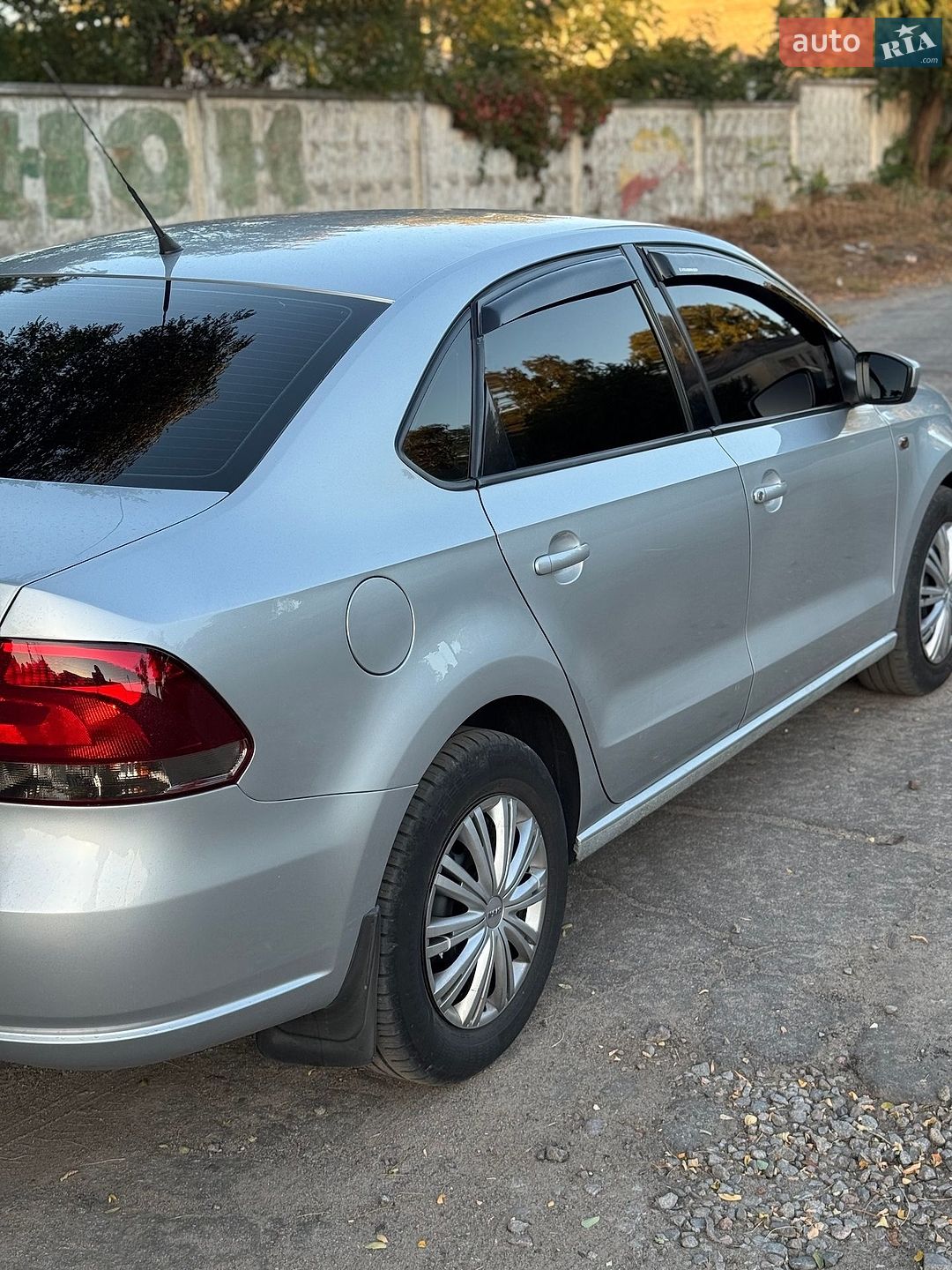 Volkswagen Polo 2011 VIN XW8ZZZ61ZBG020155 фото оголошення 4 з 8
