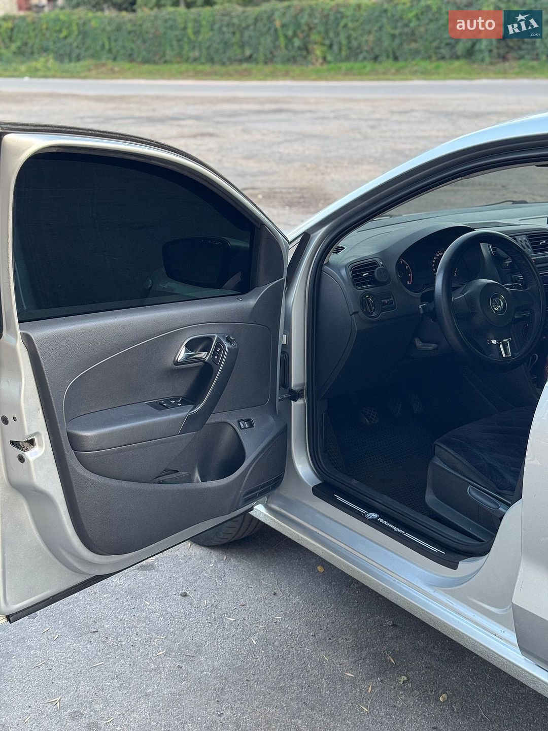 Volkswagen Polo 2011 VIN XW8ZZZ61ZBG020155 фото оголошення 5 з 8