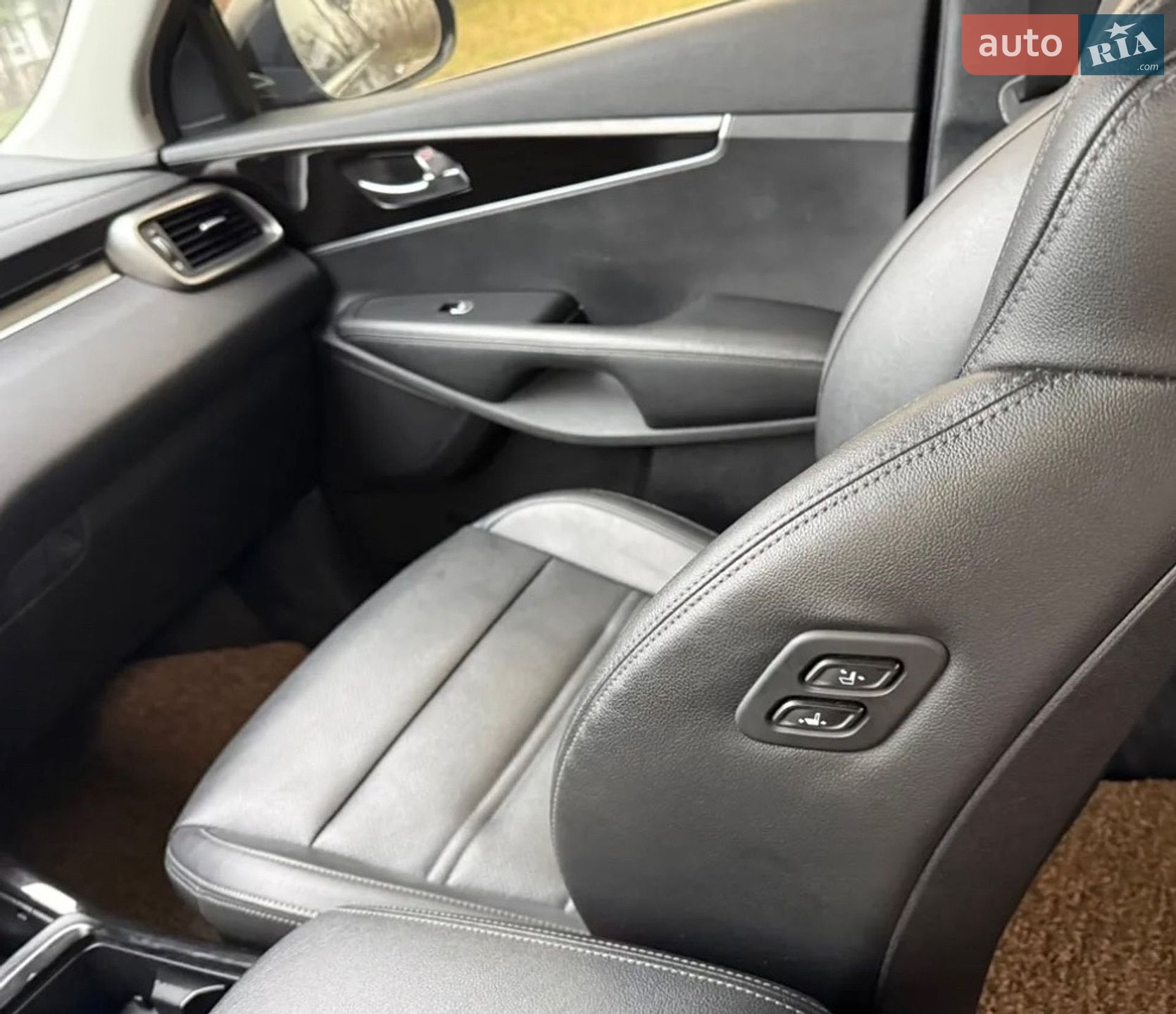 Kia Sorento 2018 VIN KNAPS81BBJA464763 фото оголошення 13 з 24