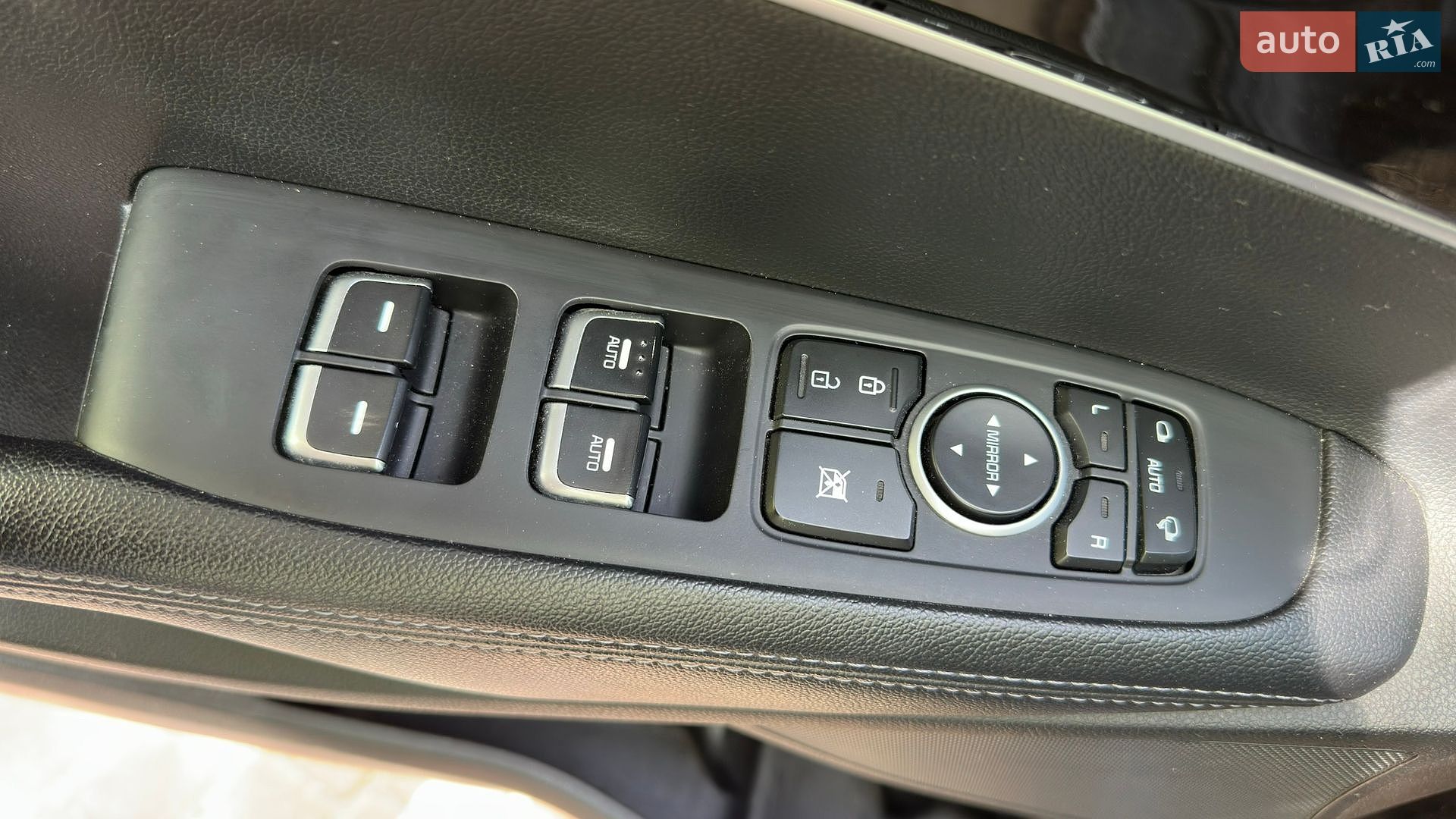 Kia Sorento 2018 VIN KNAPS81BBJA464763 фото оголошення 10 з 24