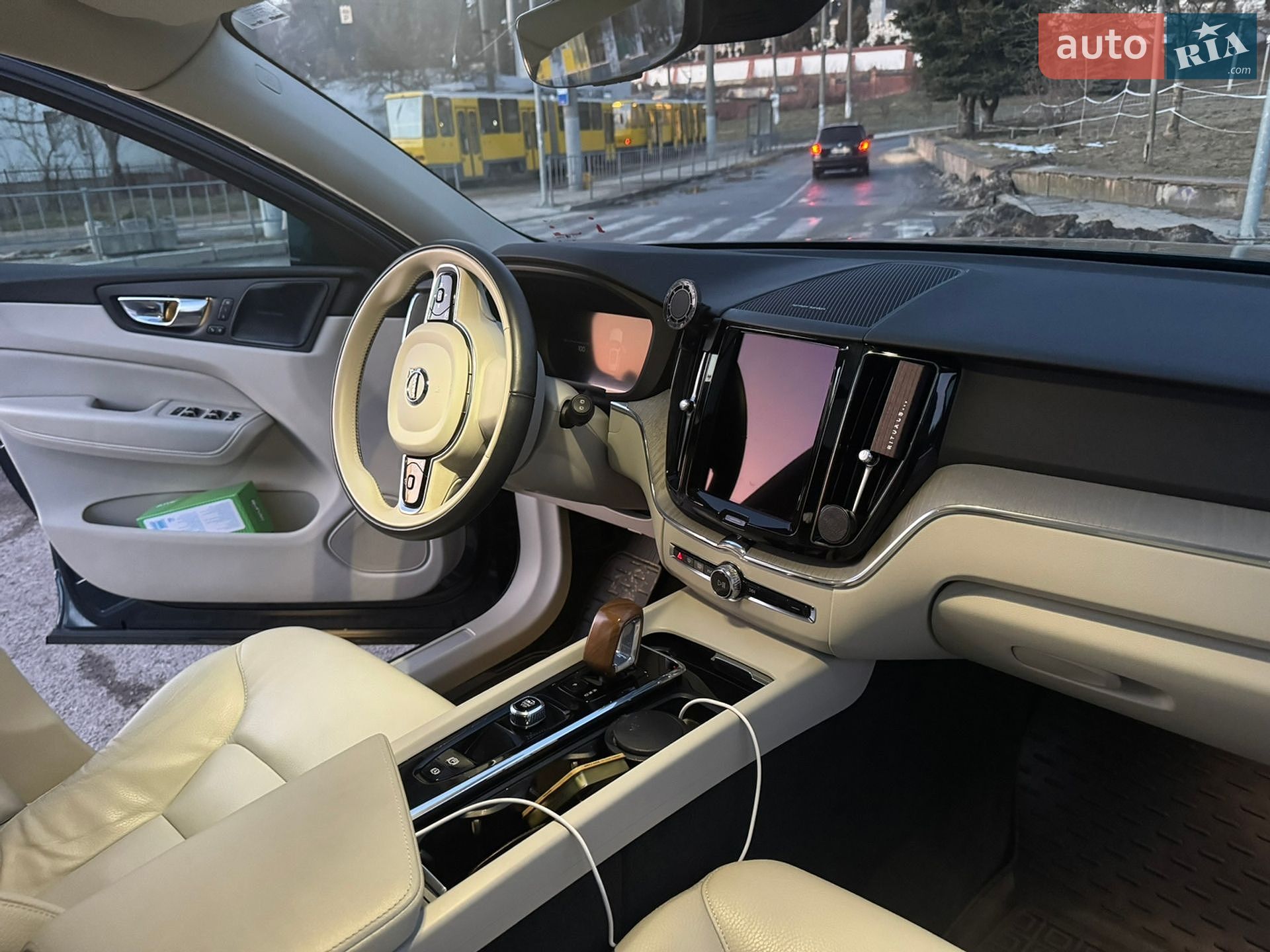 Volvo Xc60 2022 VIN YV4L12RN2P1289100 фото оголошення 5 з 9